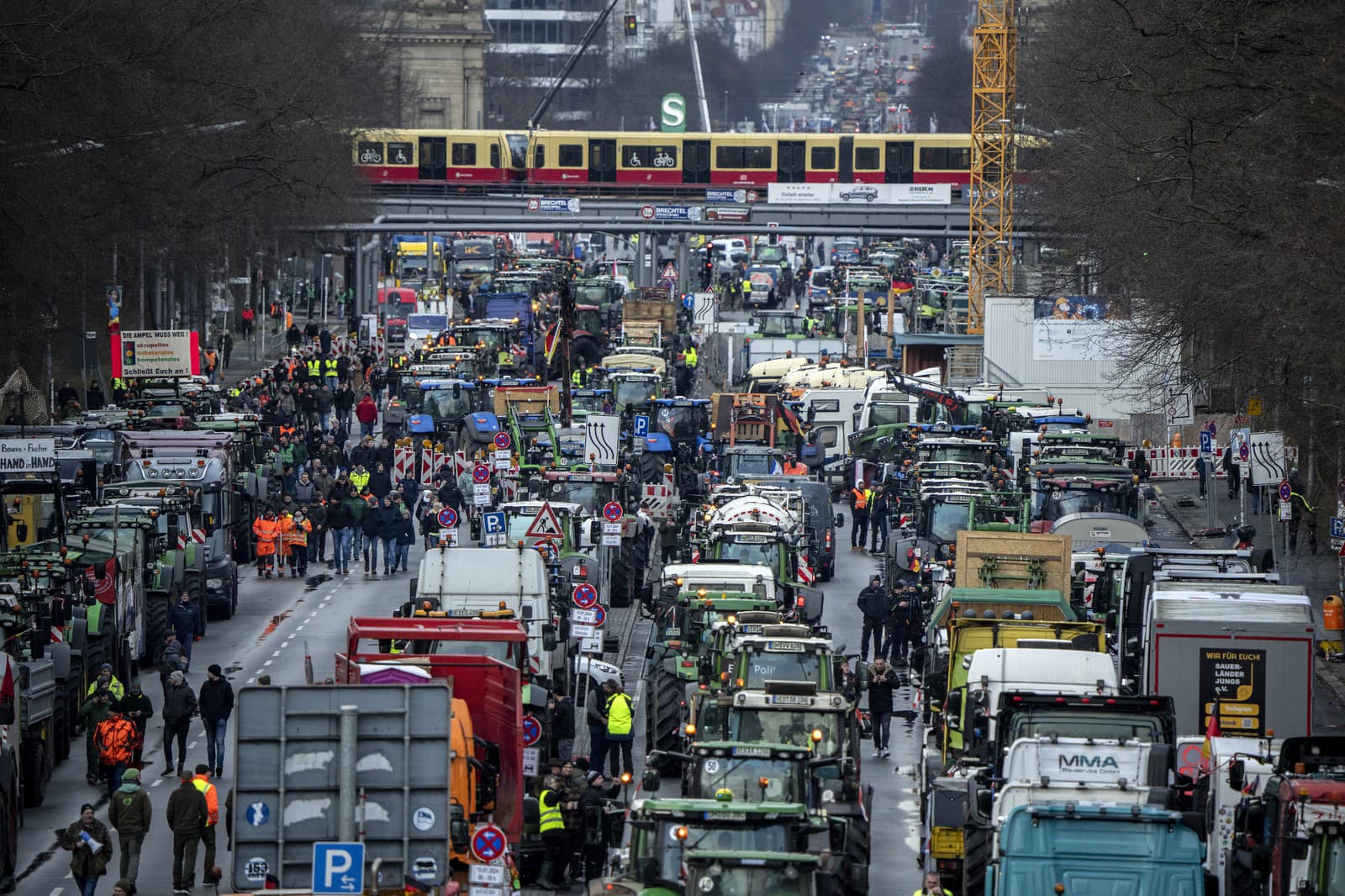 Nespokojní farmári protestujú v nemeckých uliciach