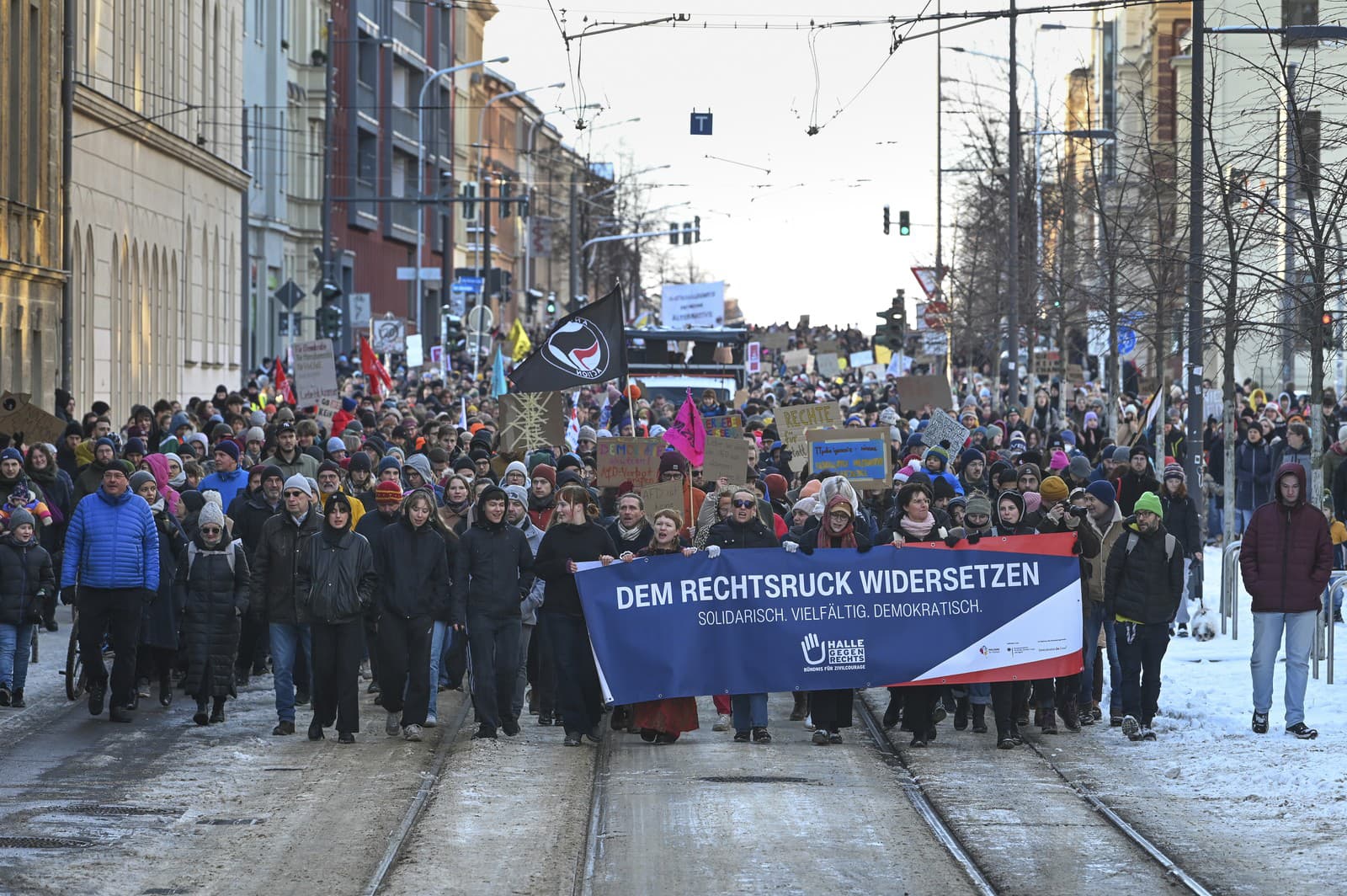 V Nemecko sa protestov zúčastnilo viac ako 100-tisíc ľudí.