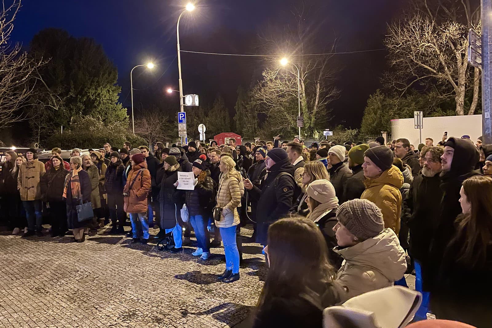 Protest pred slovenským veľvyslanectvom v Prahe proti zmenám v Trestnom zákone