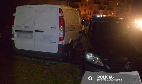 Opitý vodič poškodil v Bratislave viacero áut