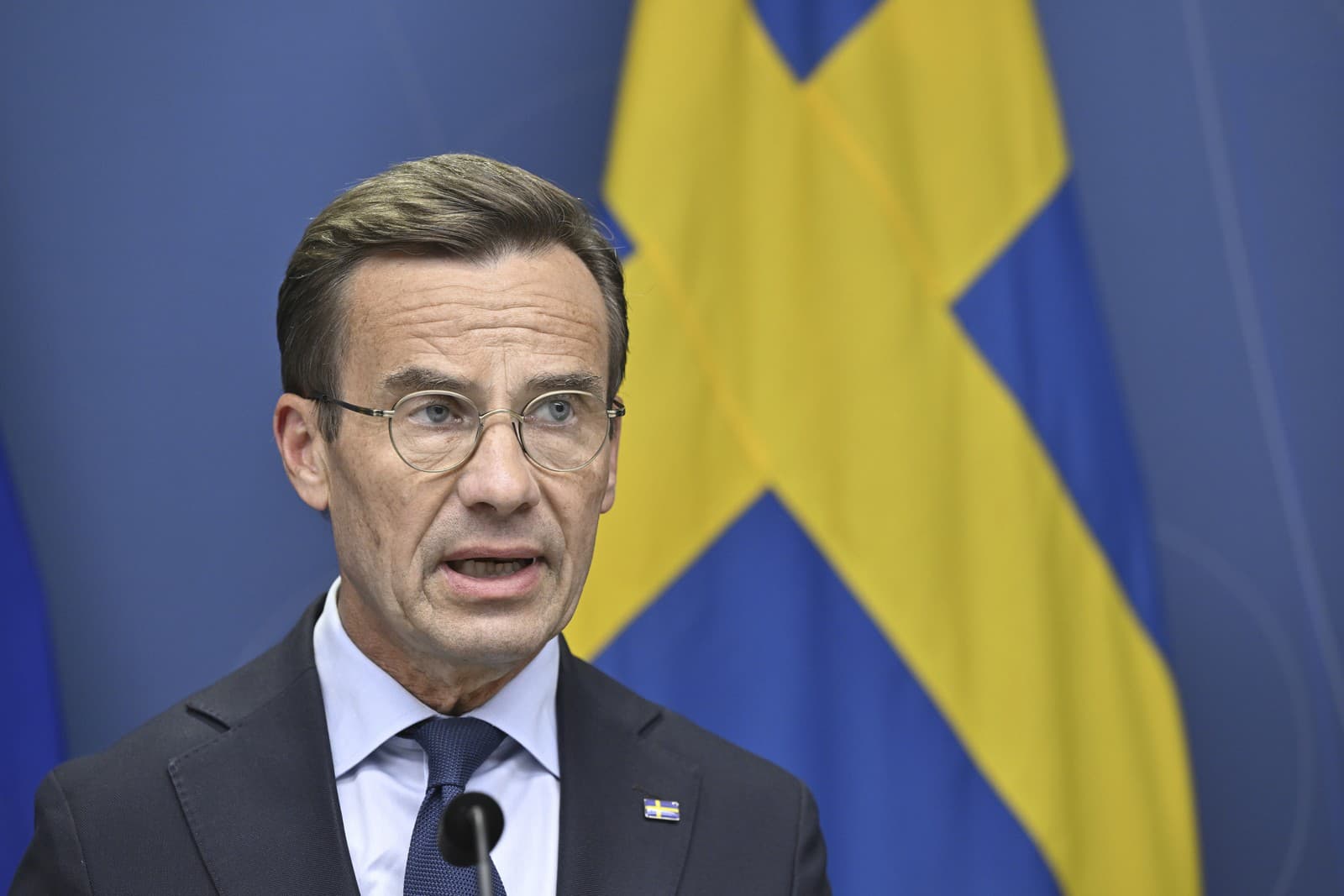 Švédsky premiér Ulf Kristersson chce povolať do boja s gangmi armádu.