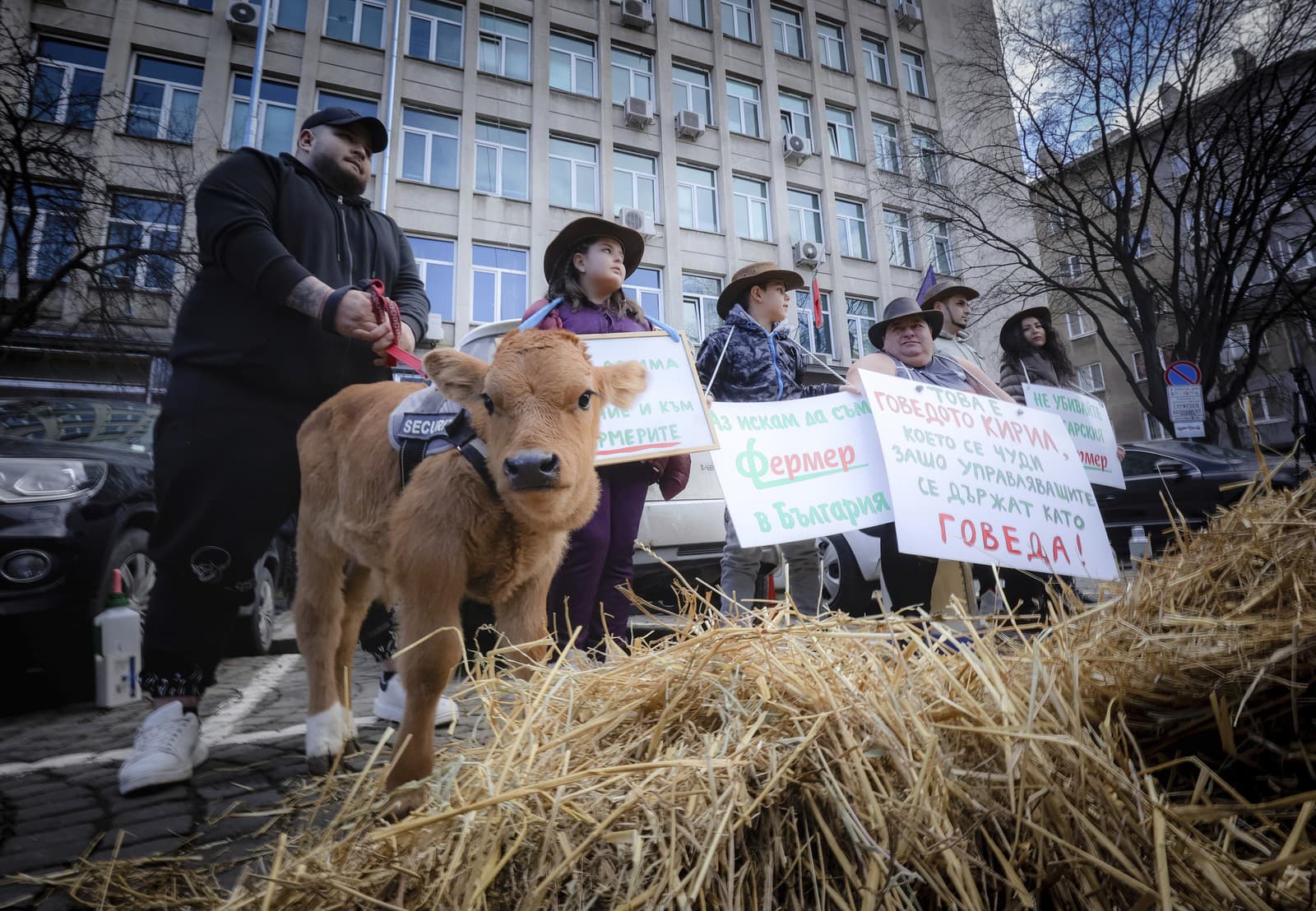Farmári protestovali pred ministerstvom poľnohospodárstva