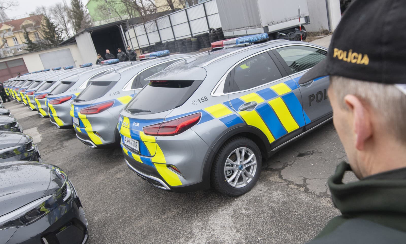 Príslušníkom Úradu hraničnej a cudzineckej polície Prezídia Policajného zboru odovzdali nové služobné vozidlá 