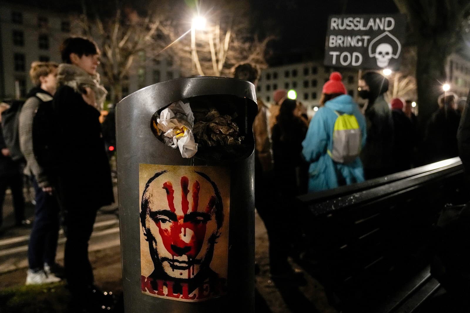 Protest pred ruským veľvyslanectvom v Berlíne