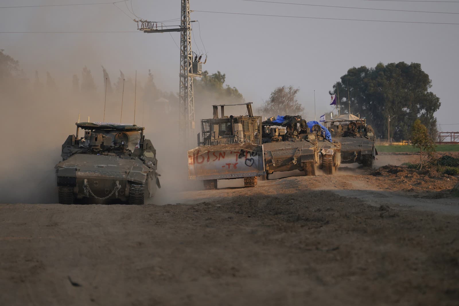 Izraelská armáda operuje na hraniciach Izraela s pásmom Gazy