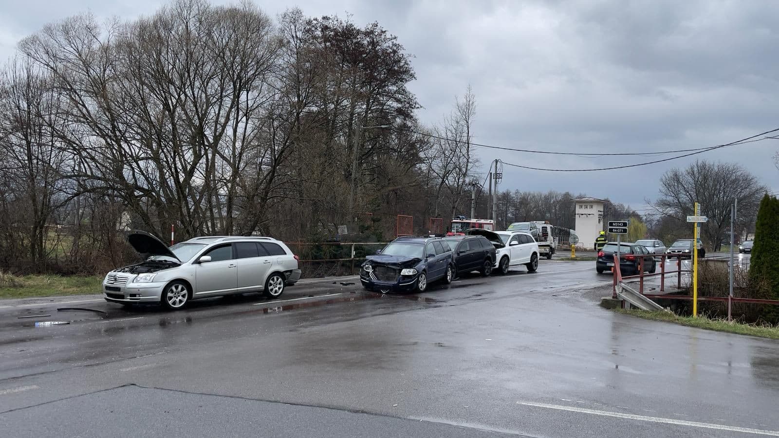 Dve nehody za jeden deň na tom istom mieste sa stali v Nedožeroch-Brezanoch