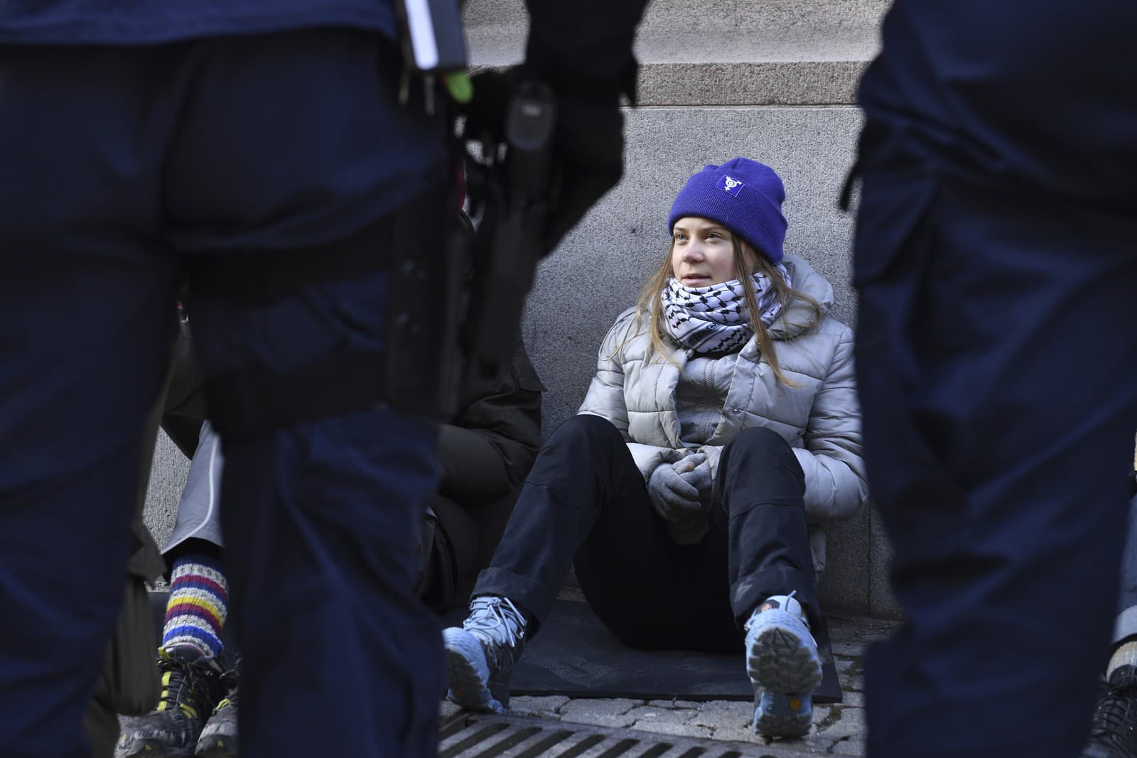Klimatická aktivistka Greta Thunbergová sa zúčastňuje na proteste pred švédskym parlamentom v Štokholme, Švédsko, v utorok 12. marca 2024.