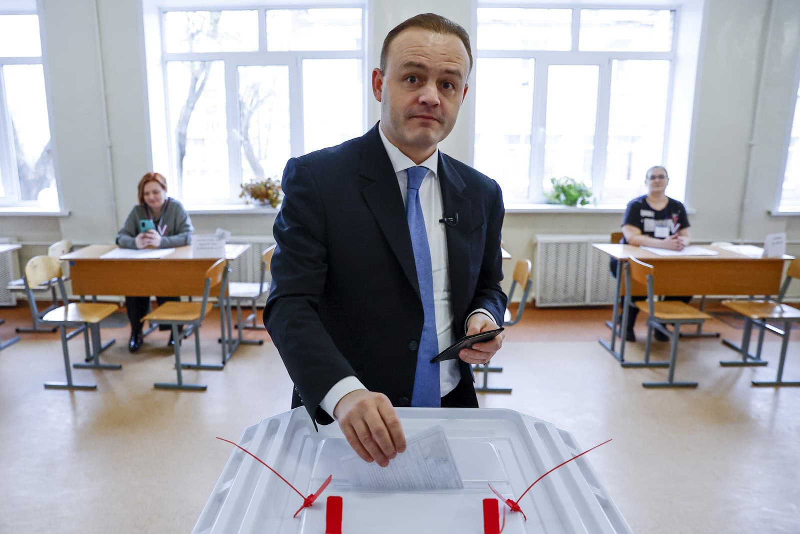 Prezidentský kandidát Vladislav Davankov hlasuje v prezidentských voľbách v Rusku