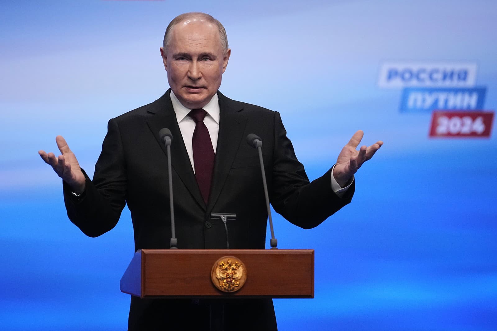 Staronový ruský prezident Vladimir Putin na prvej tlačovej konferencii po oznámení výsledkov prezidentských volieb v Moskve