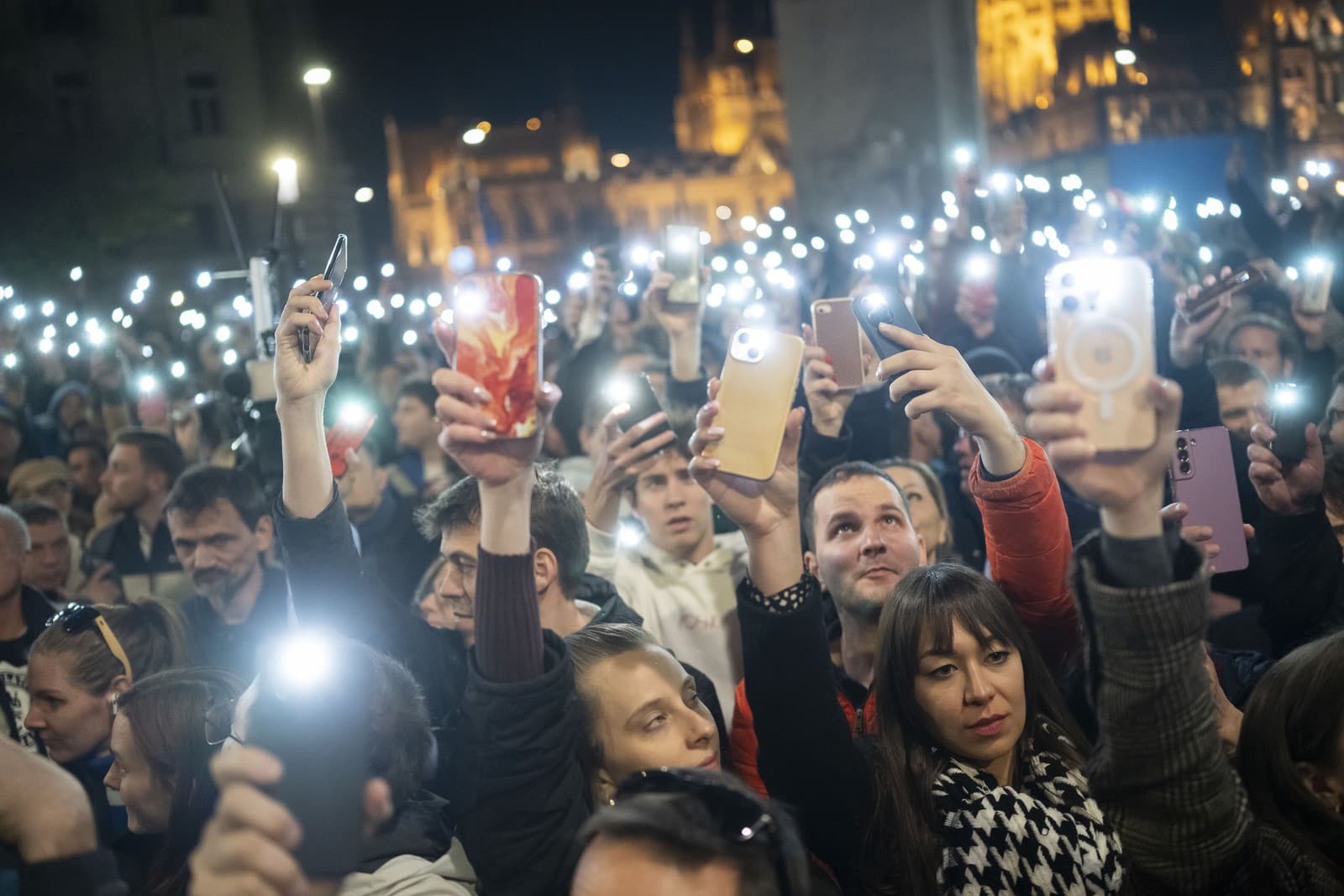 Protestujúci v Budapešti žiadali rezignáciu Orbána