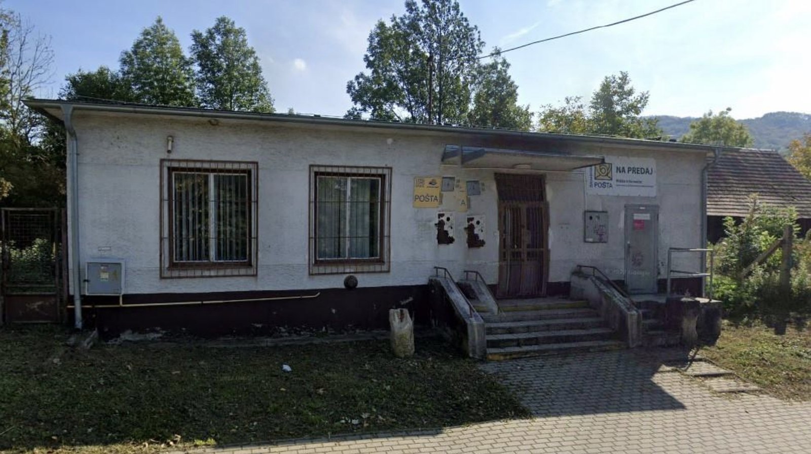 Budova Slovenskej pošty v Perneku