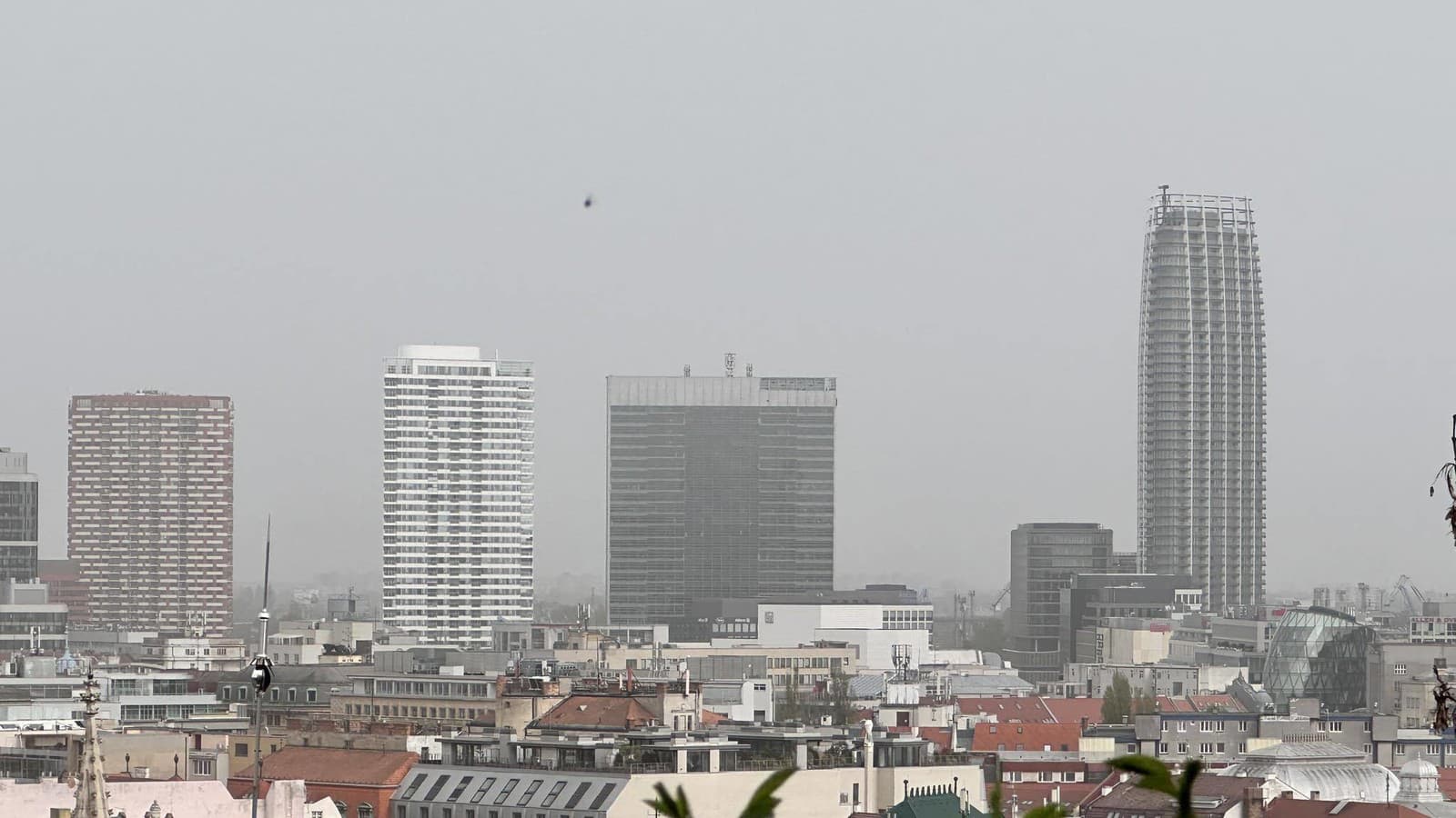 Saharský prach prichádza na