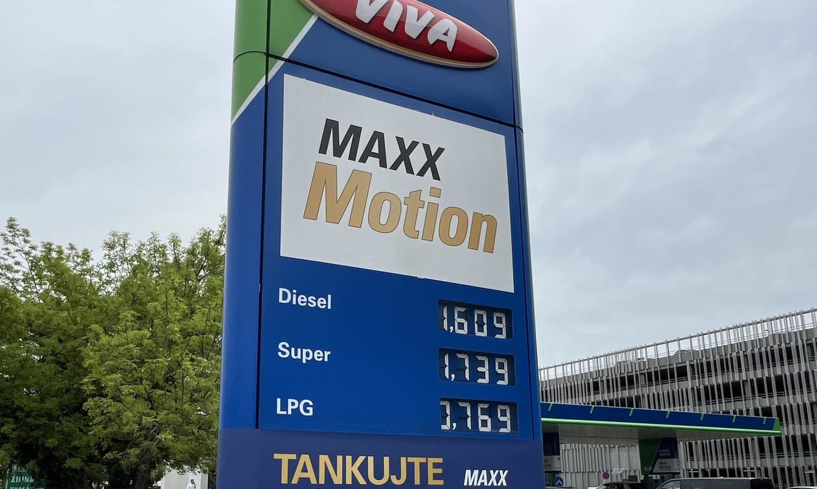 Ceny benzínu už atakujú