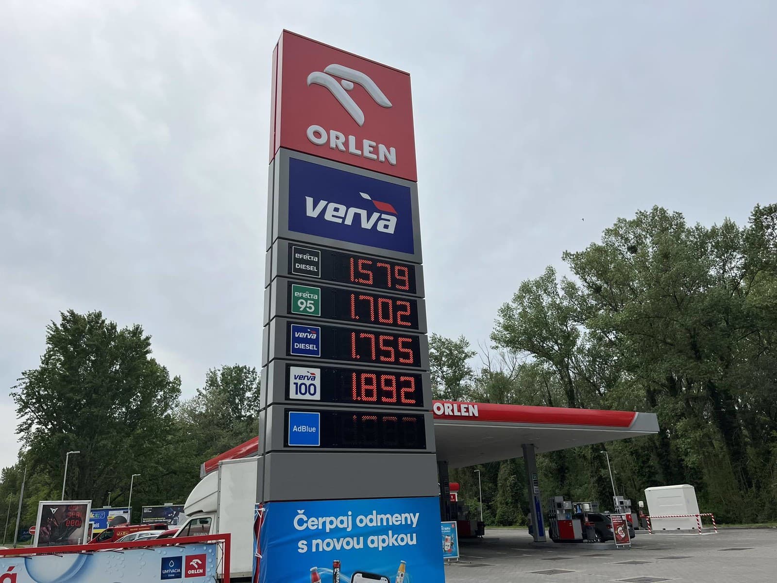 Ceny benzínu už atakujú