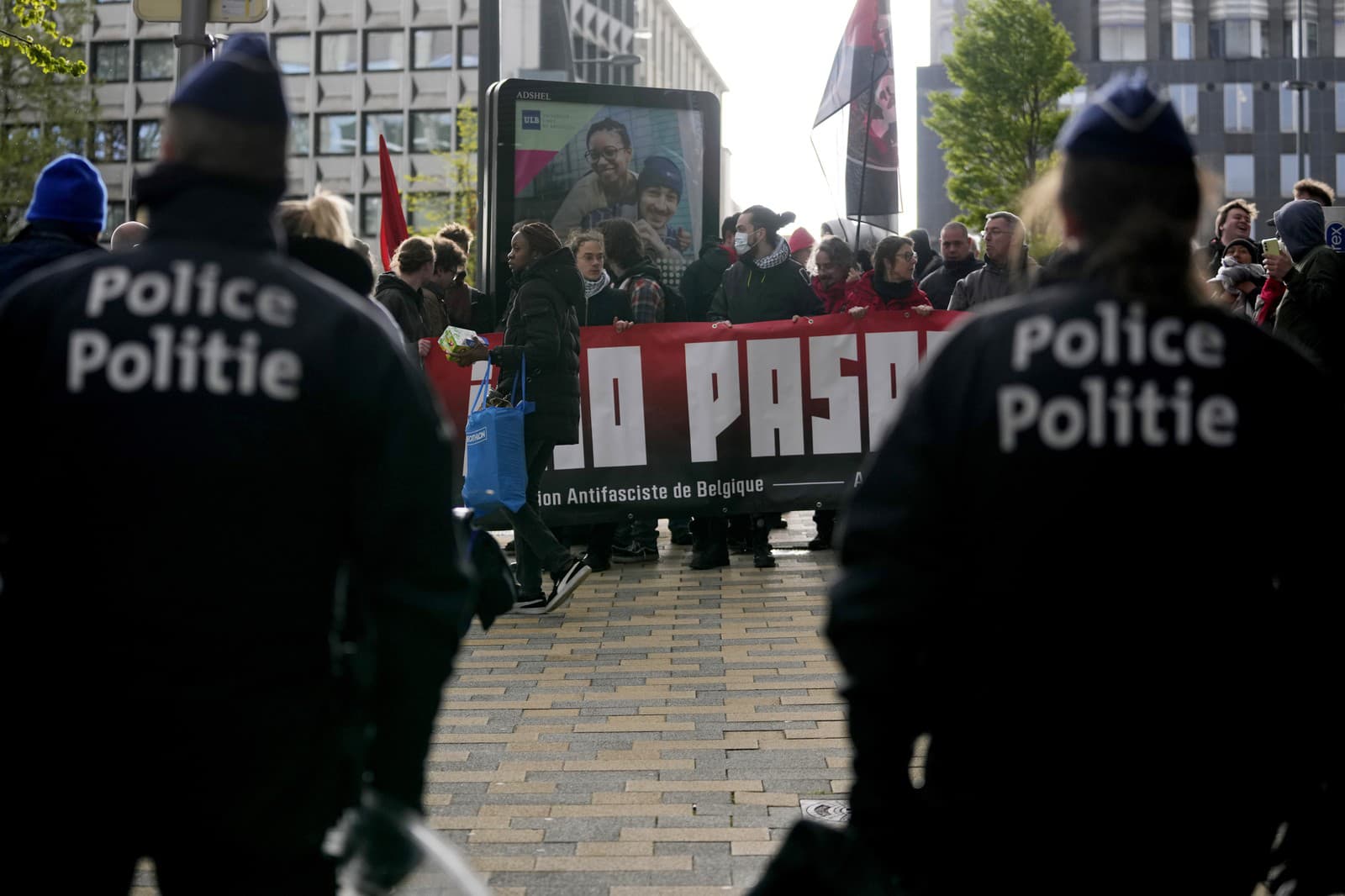 Nemecká polícia dohliada na konferenciu Národný konzervativizmus v Bruseli