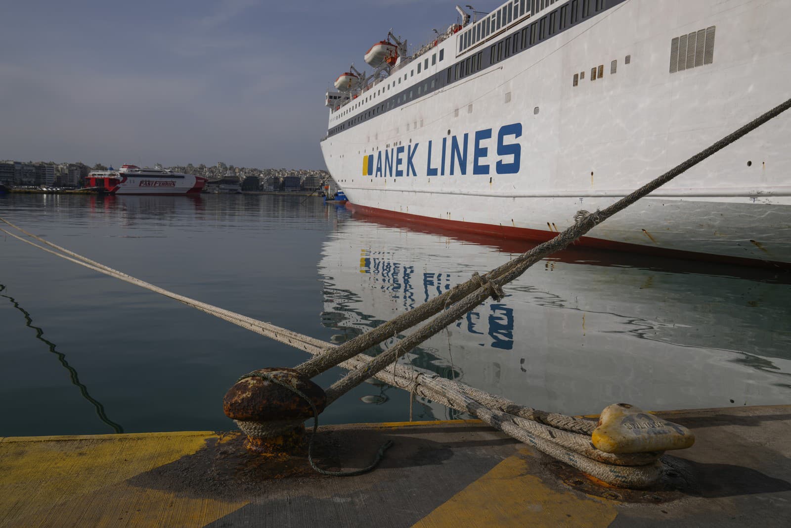 V Grécku pre štrajk pozastavili lodnú aj vlakovú dopravu