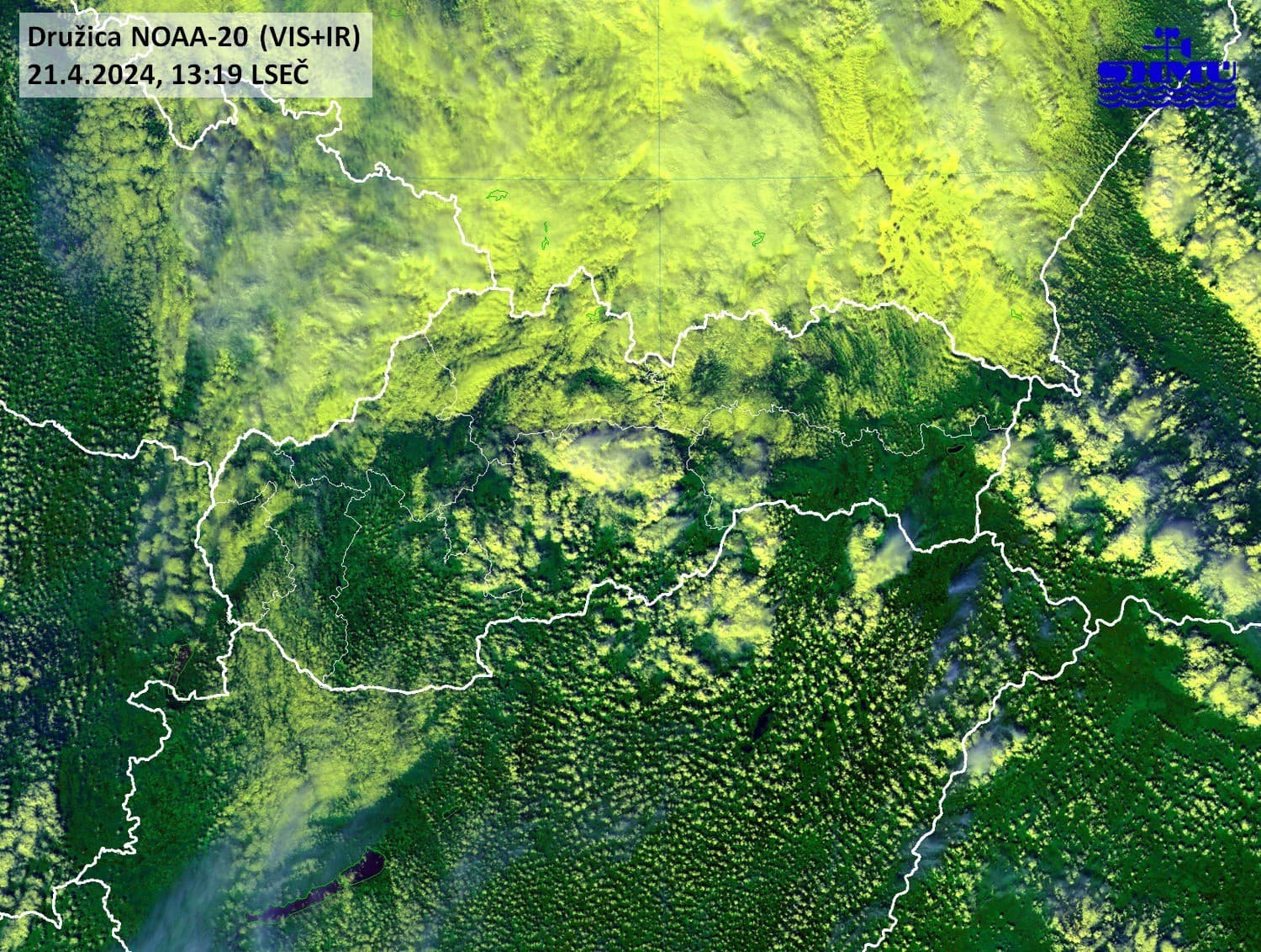 Stratiformná oblačnosť v Poľsku a na severe Slovenska, kopovitá oblačnosť v Banskobystrickom kraji