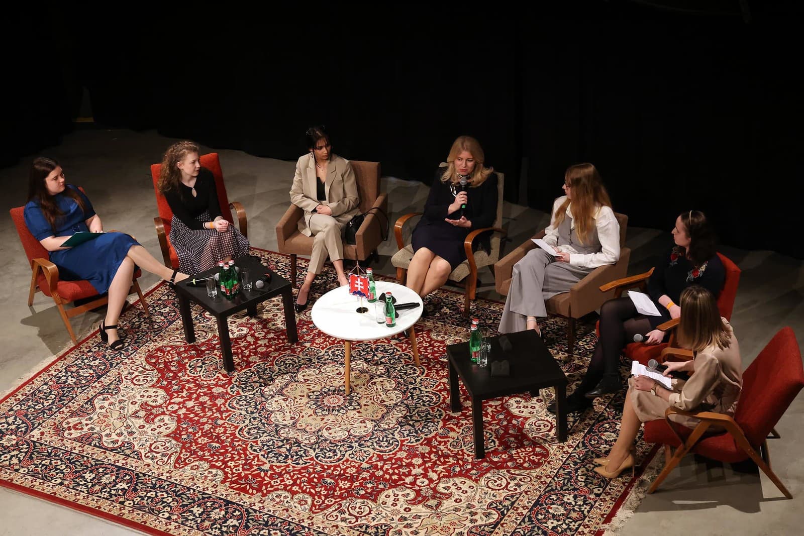 Zuzana Čaputová počas diskusie s viac ako stovkou dievčat a mladých žien z východného Slovenska v rámci platformy SME TU v košickej Tabačke.