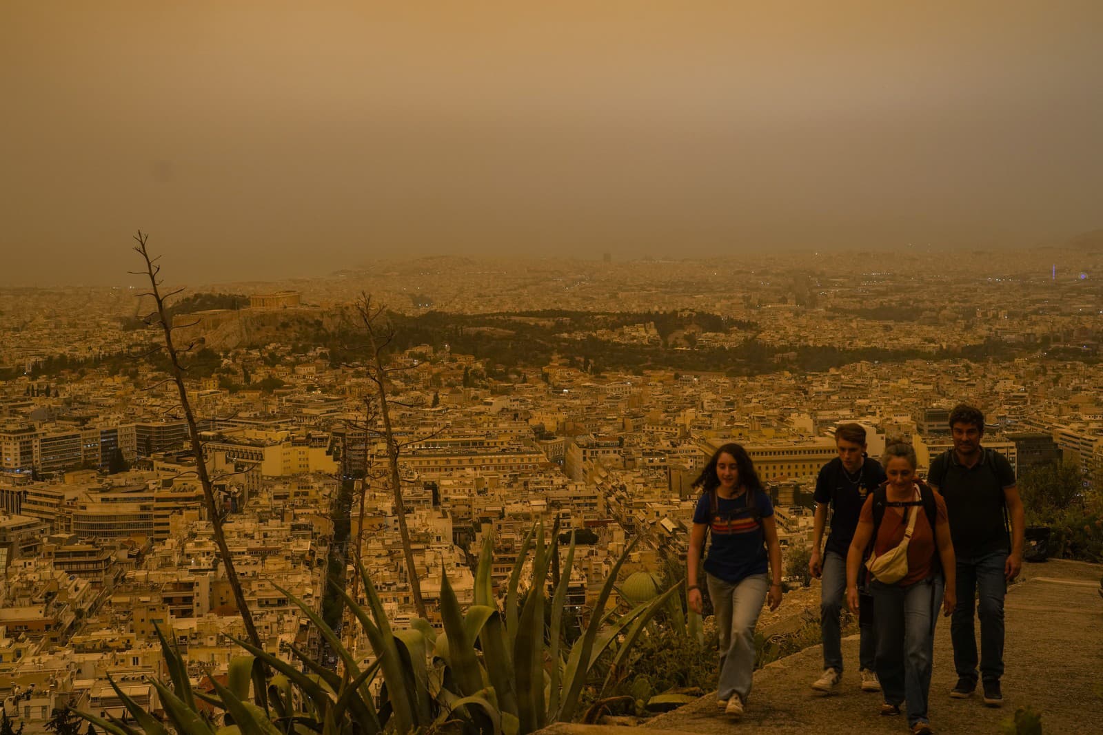 Atény zasiahla piesočná búrka. Oblaky prišli až zo Sahary