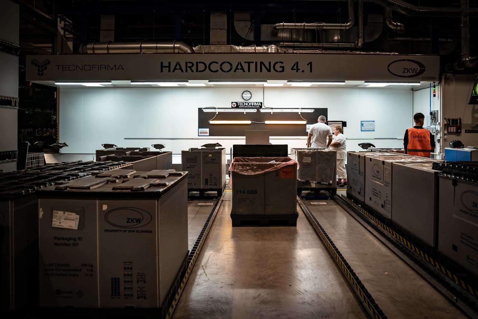 Robert Fico odpracoval nočnú zmenu v závode ZKW Slovakia v Krušovciach. 