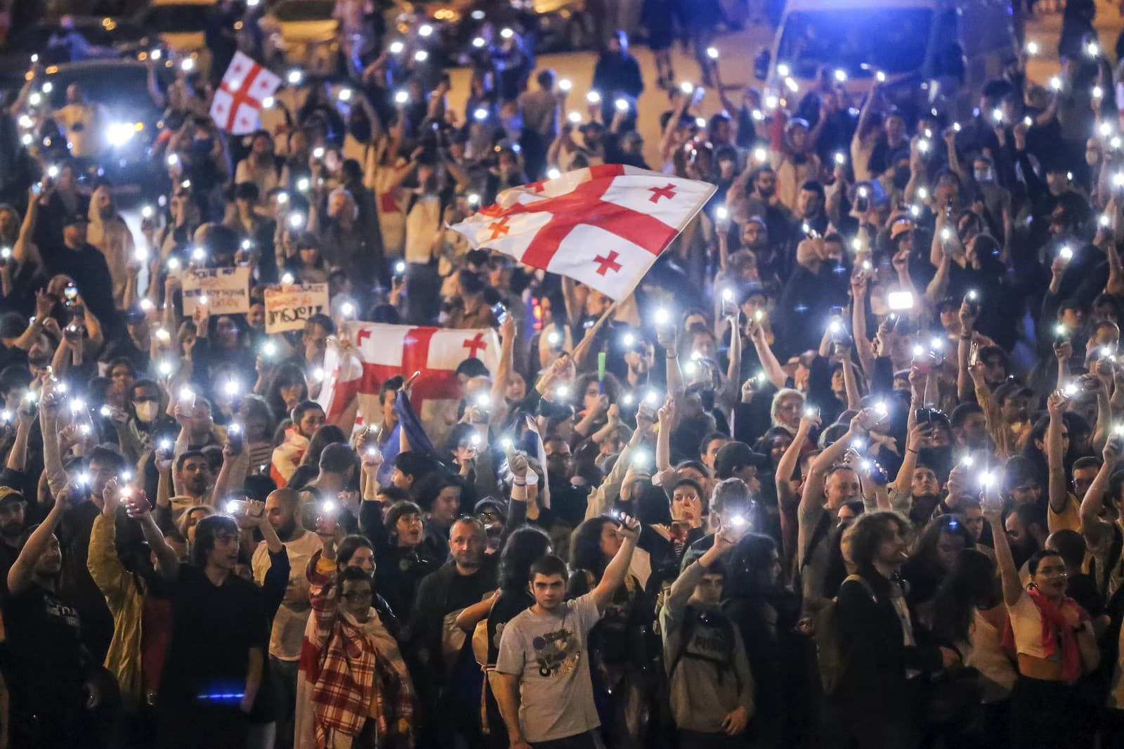 V Gruzínsku vyšli ľudia opäť do ulíc protestovať proti zákonu o zahraničnom vplyve