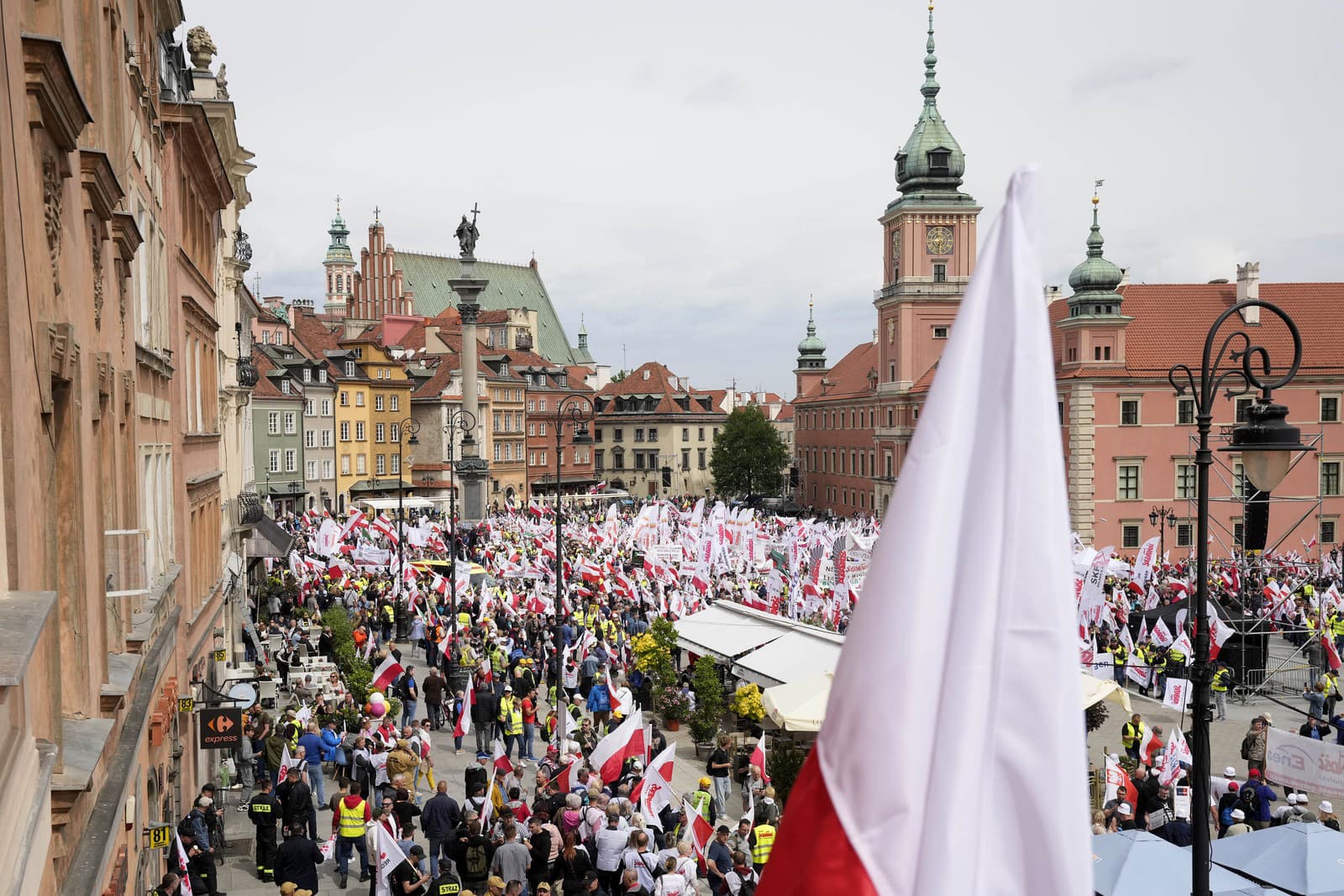 Farmári vo Varšave protestujú