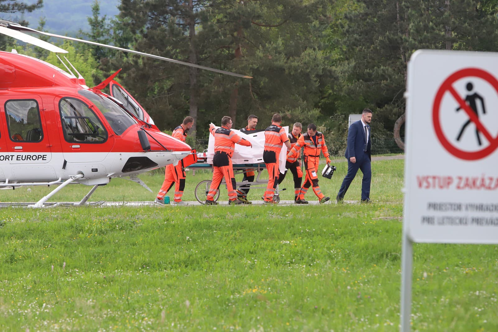 Premiéra Roberta Fica po streľbe previezli do nemocnice v Banskej Bystrici