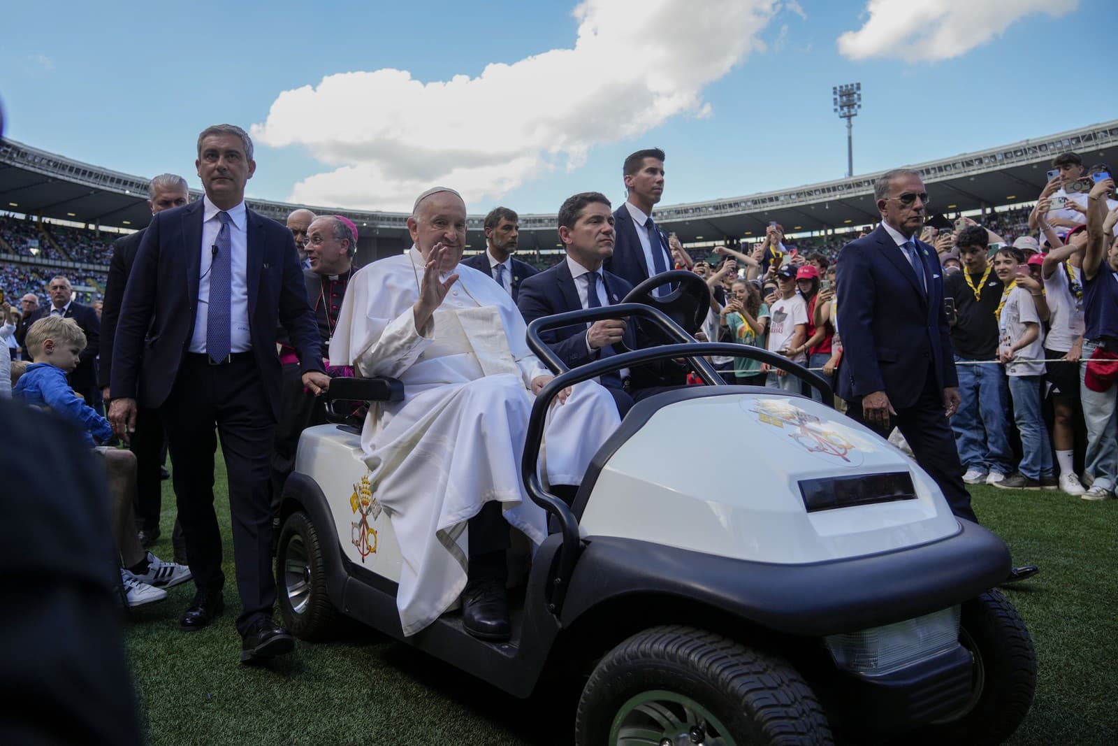 Pápež František bude slúžiť omšu na futbalovom štadióne vo Verone