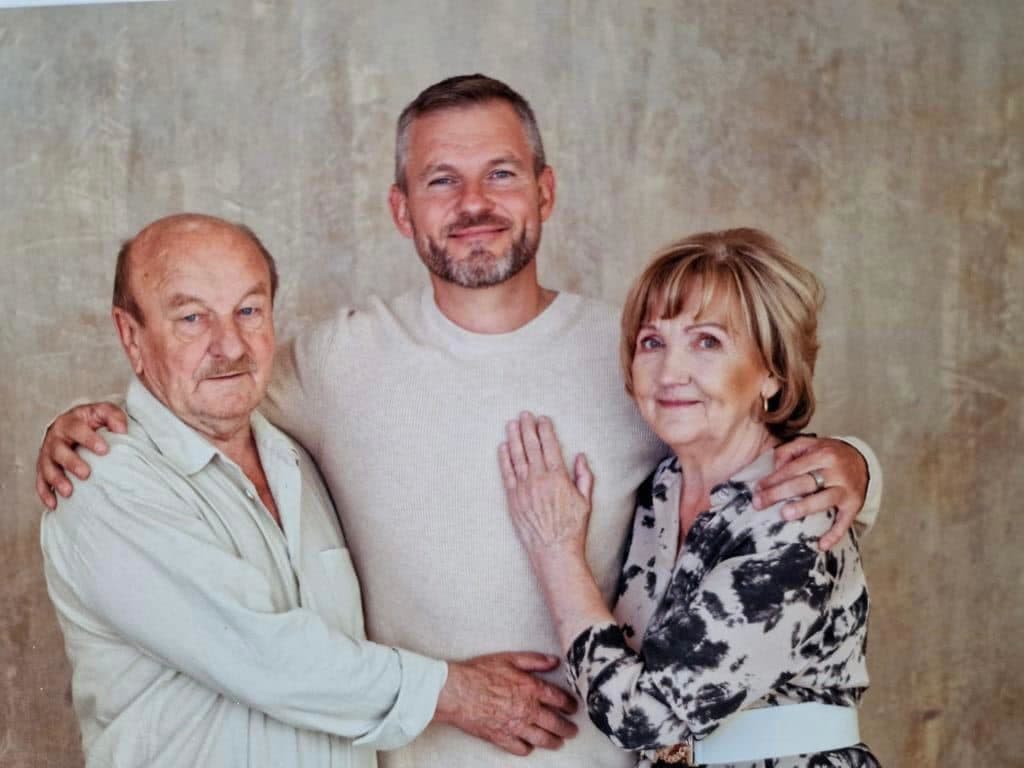 Peter Pellegrini s rodičmi. 