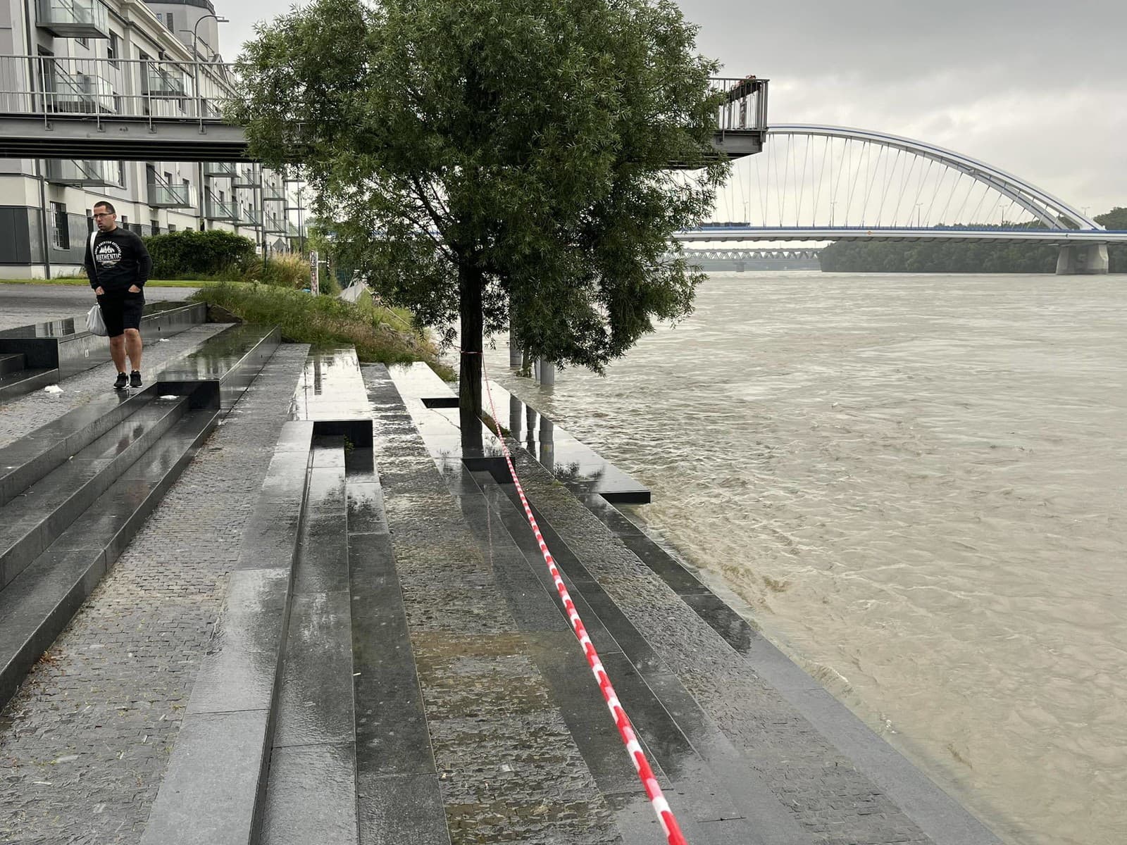  Dunaj presiahol 1. povodňový stupeň