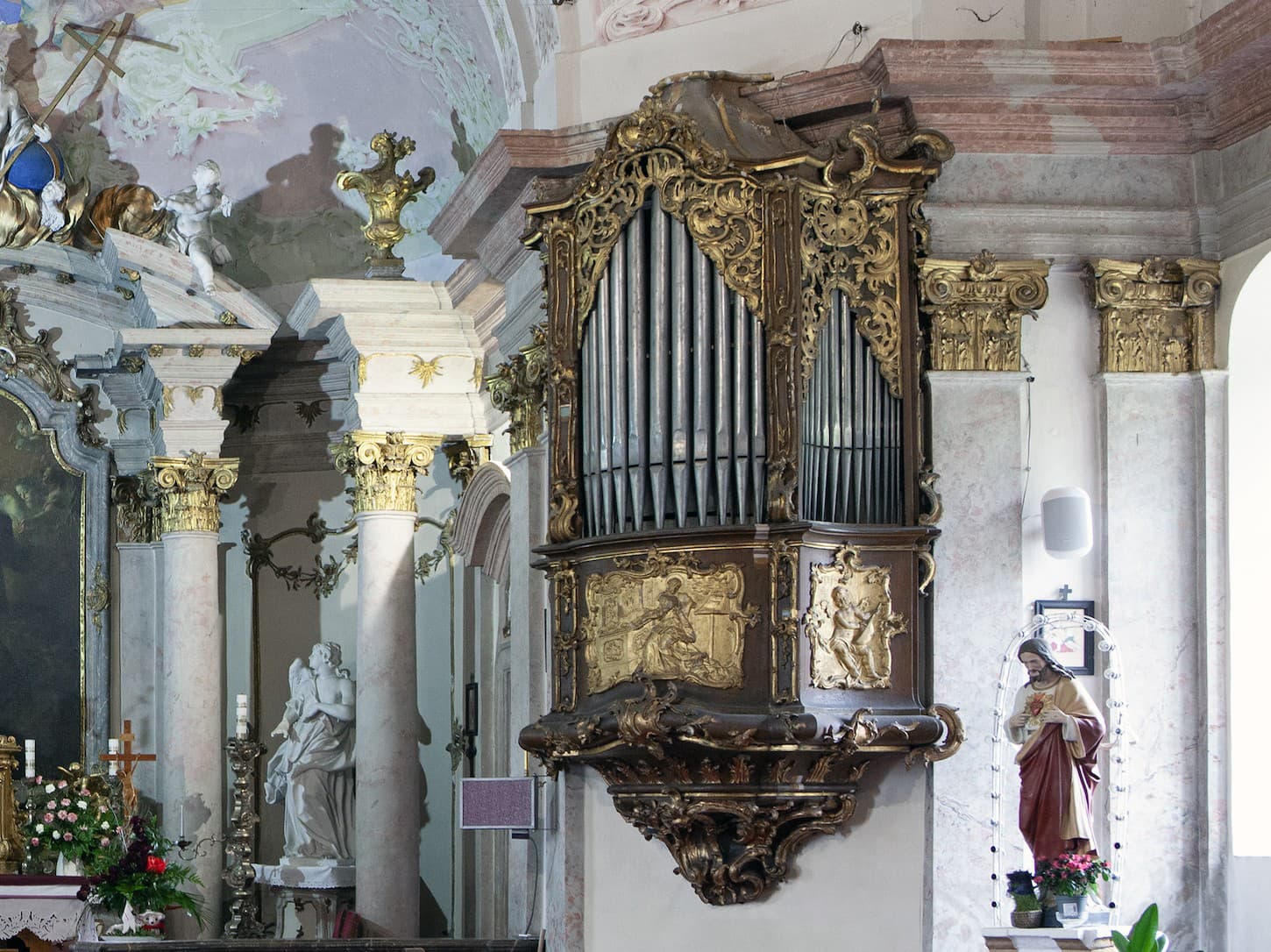 Rokokový organ v Kaplnke Erdödyovského kaštieľa v Trenčianskych Bohuslaviciach