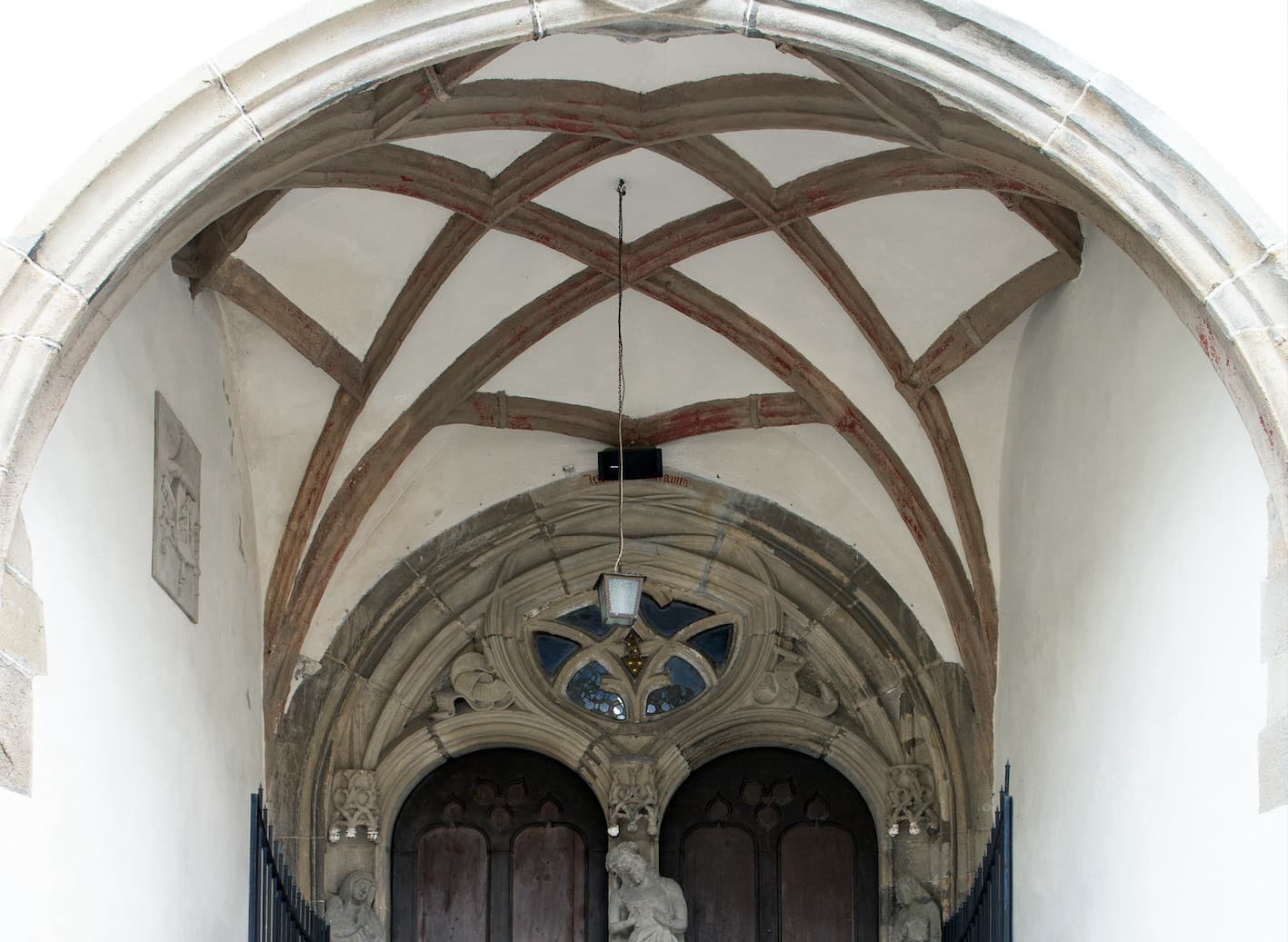 Vstupný portál neskorogotickej Baziliky sv. Kríža v Kežmarku