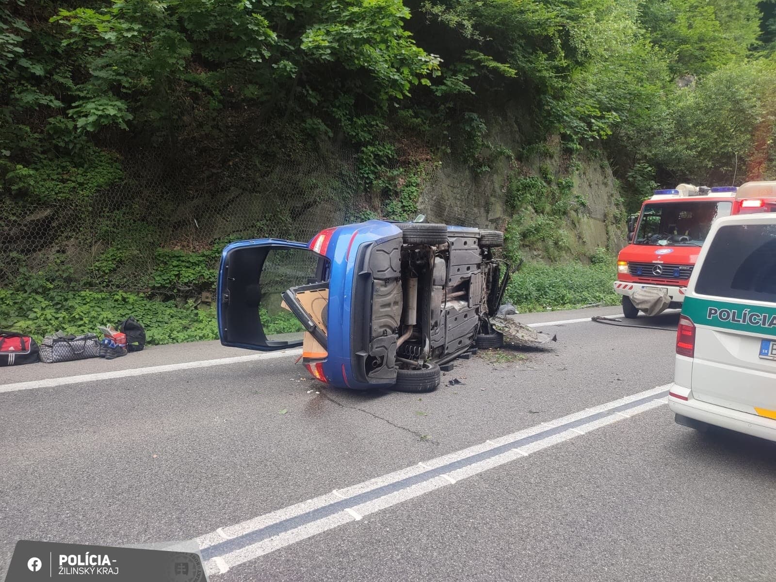 Nehoda pod Strečnom: Auto