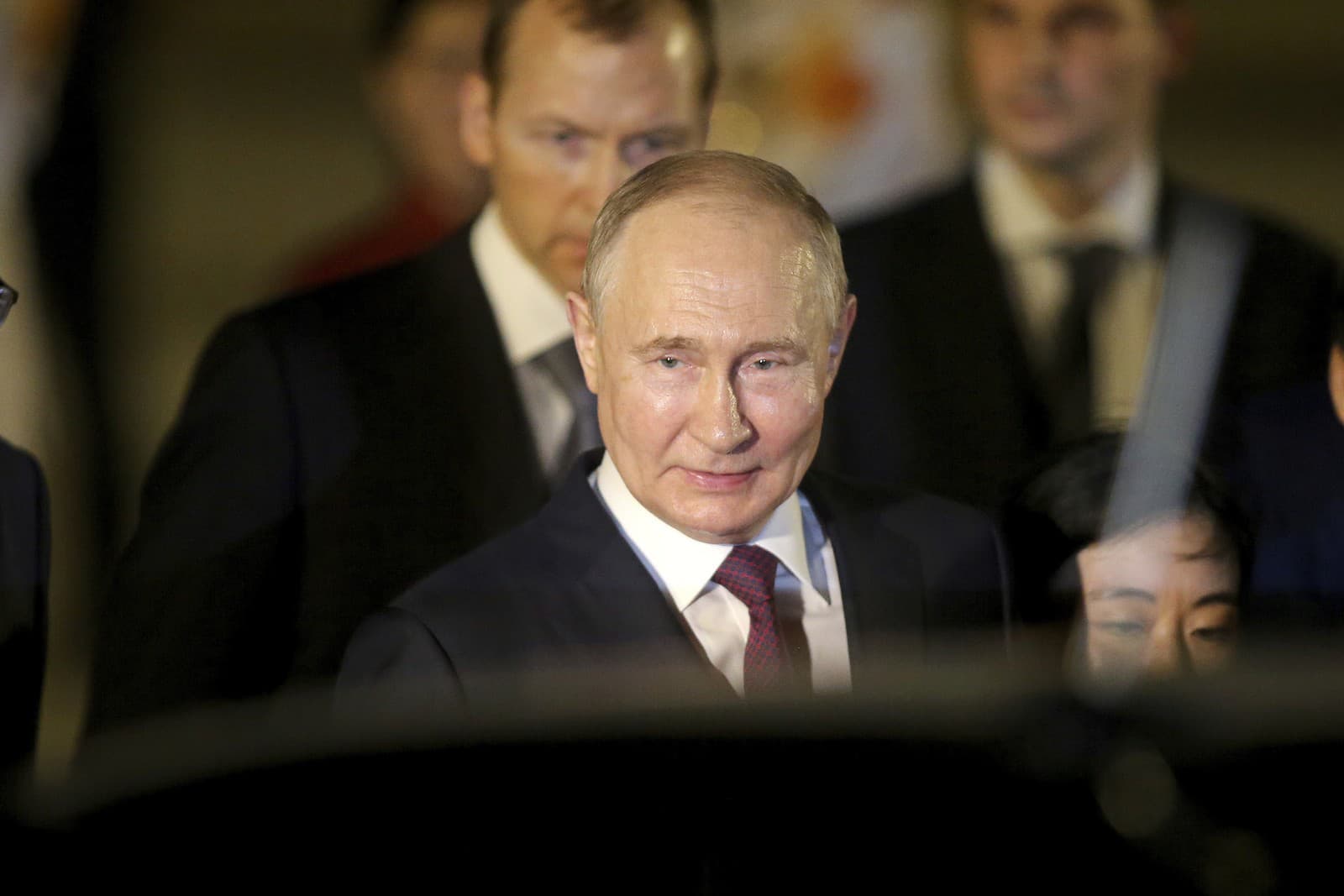 Ruský prezident Vladimir Putin prichádza na medzinárodné letisko Noi Bai v Hanoji vo Vietname vo štvrtok 20. júna 2024. 