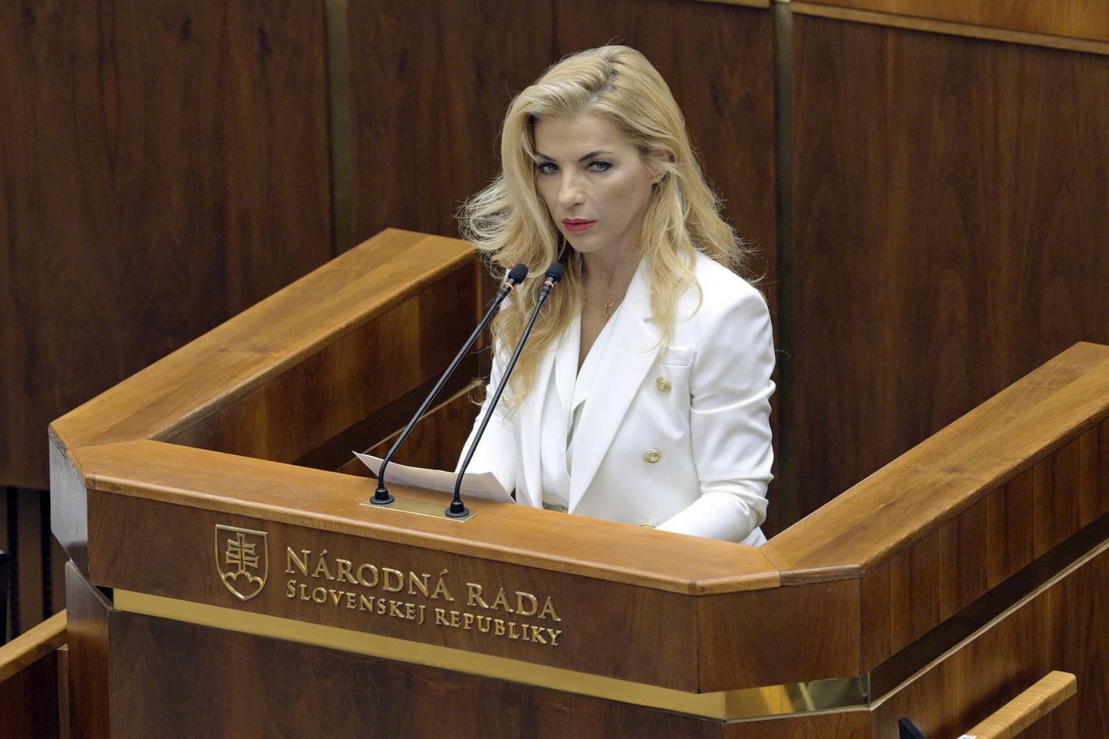 Ministerka kultúry SR Martina Šimkovičová počas rokovania pokračujúcej 15. schôdze Národnej rady SR.
