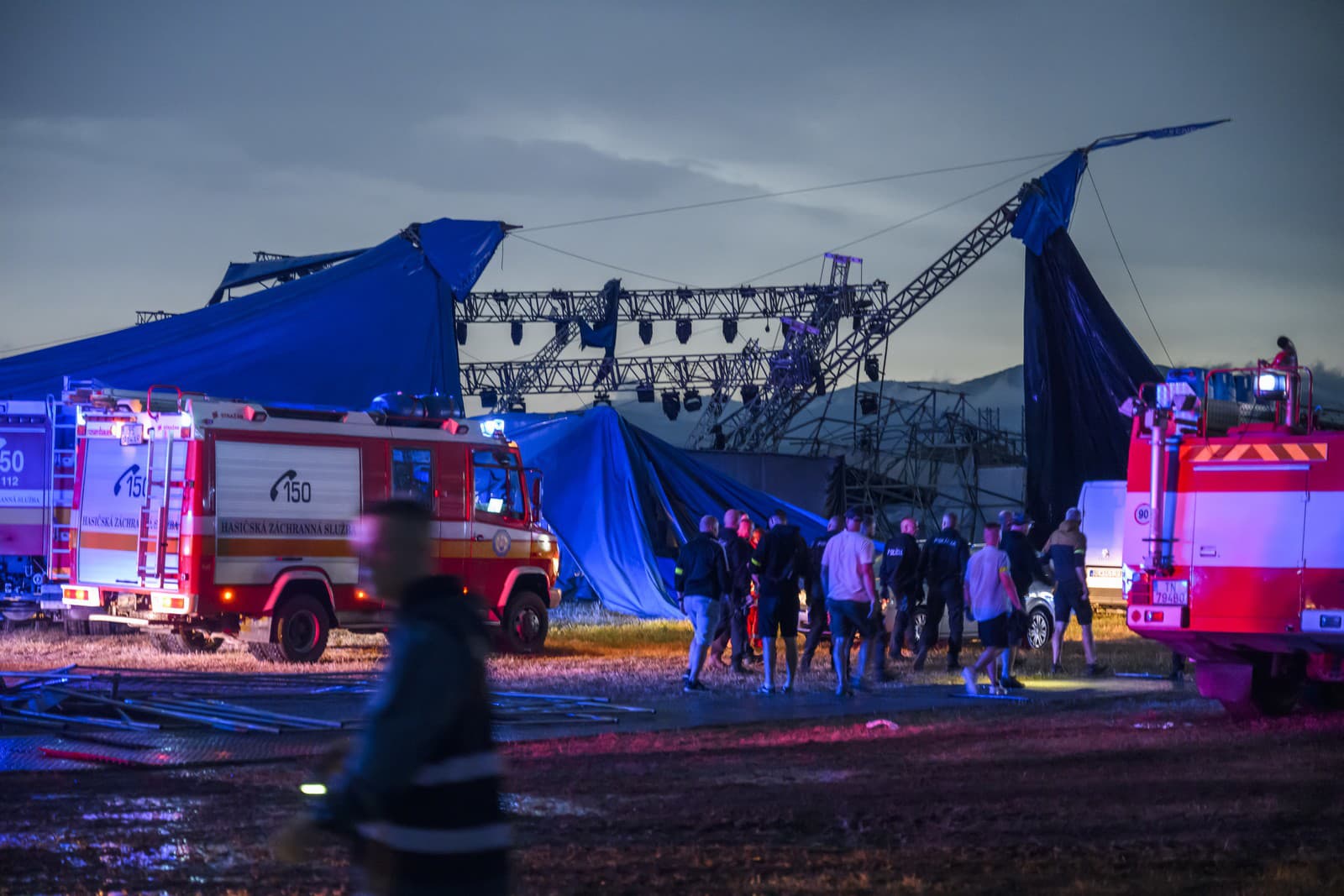 Na festivale Pohoda počas búrky spadol veľký stan. 