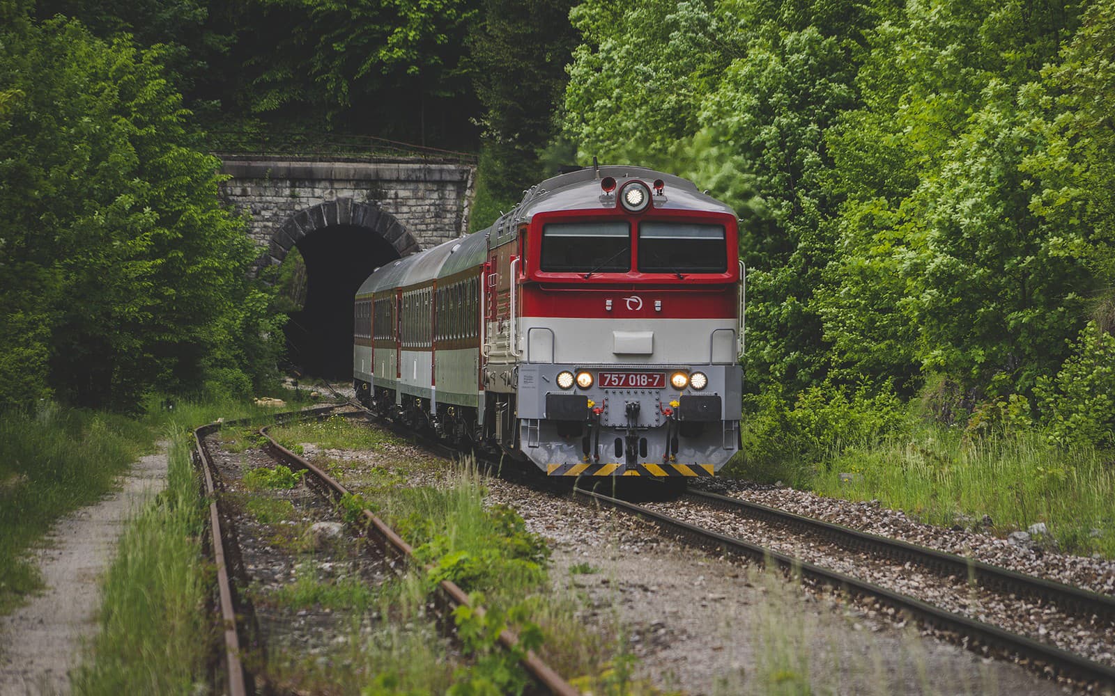 Fotka z trate 22 tunelov - Zvolen – Banská Bystrica – Diviaky – Kremnica – Hronská Dúbrava.