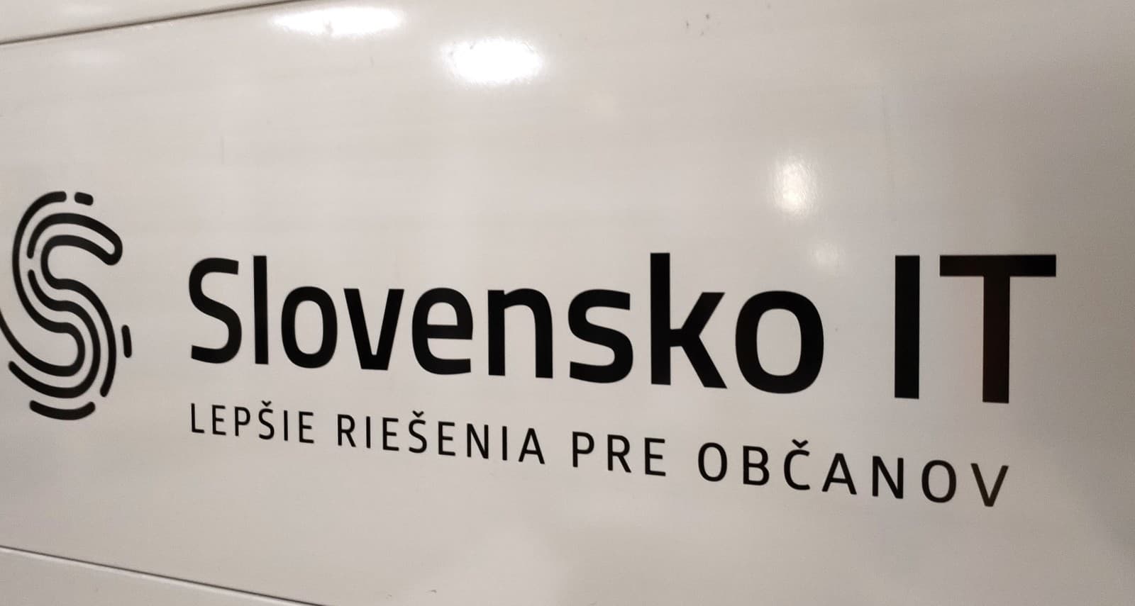 Na snímke logo stratovej štátnej spoločnosti Slovensko IT 