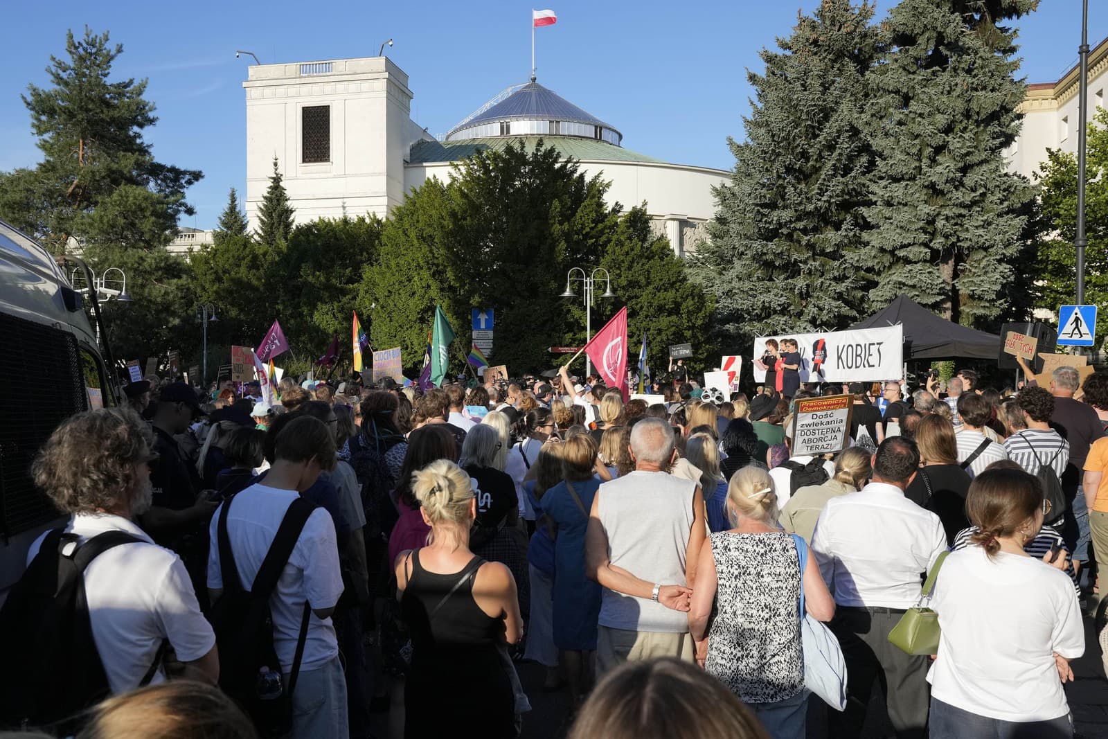 Ženy protestovali v Poľsku po neúspešnom hlasovaní o interrupciách