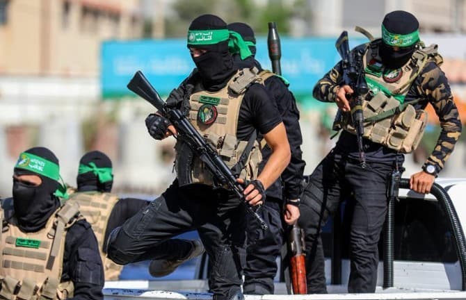 Bojovníci radikálnej teroristickej skupiny Hamas, ktorá operuje v pásme Gazy