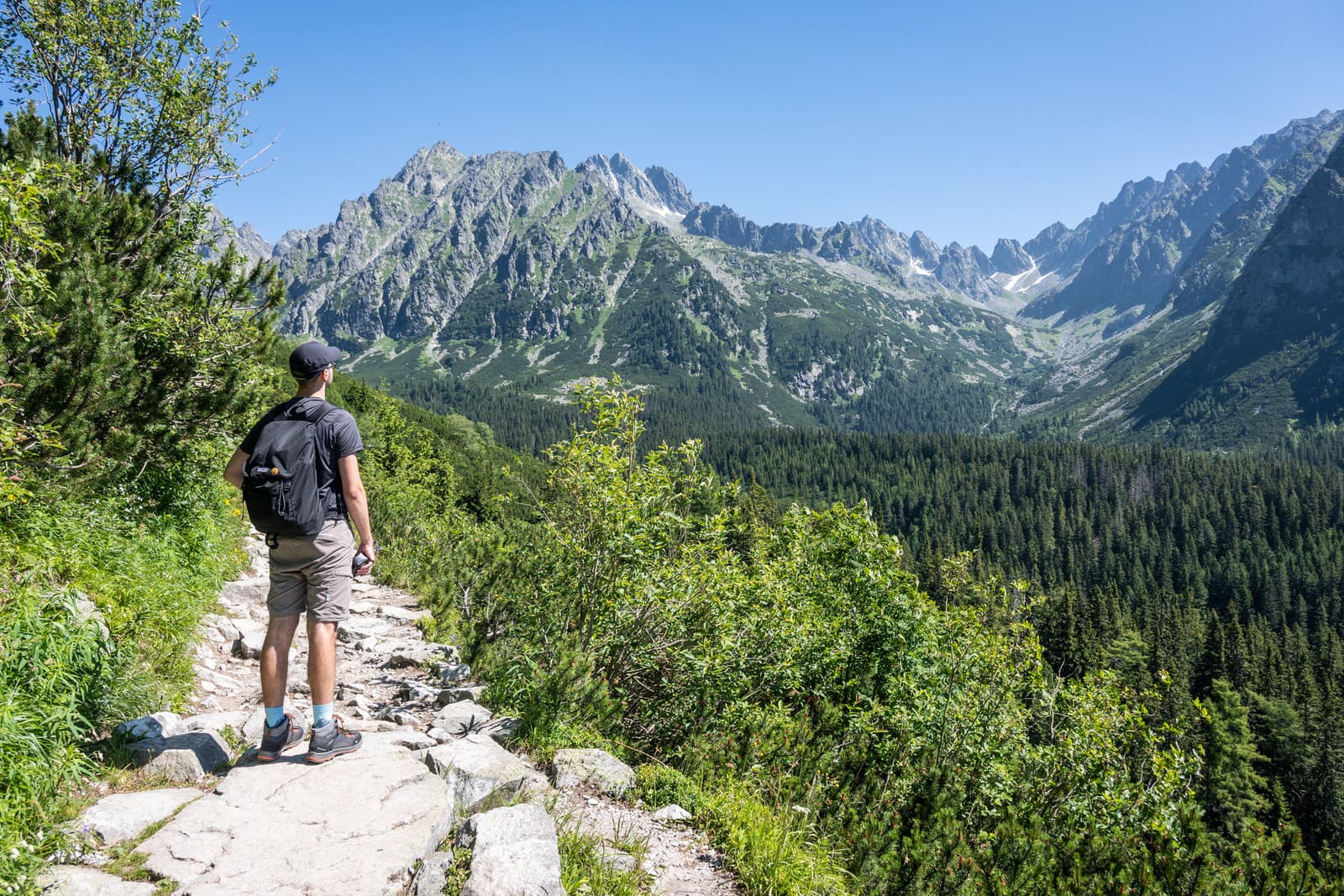 Na snímke pohľad do Mengusovskej doliny z chodníka od Štrbského plesa na Popradské pleso