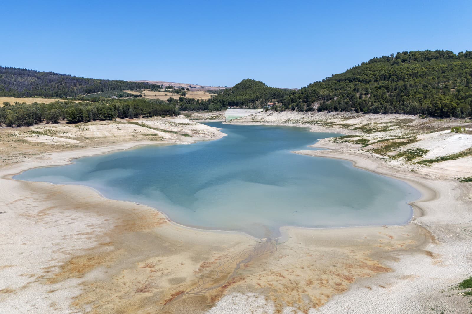 Jazero Fanaco, ktoré zásobuje vodou veľkú časť južnej Sicílie vrátane mesta Agrigento.