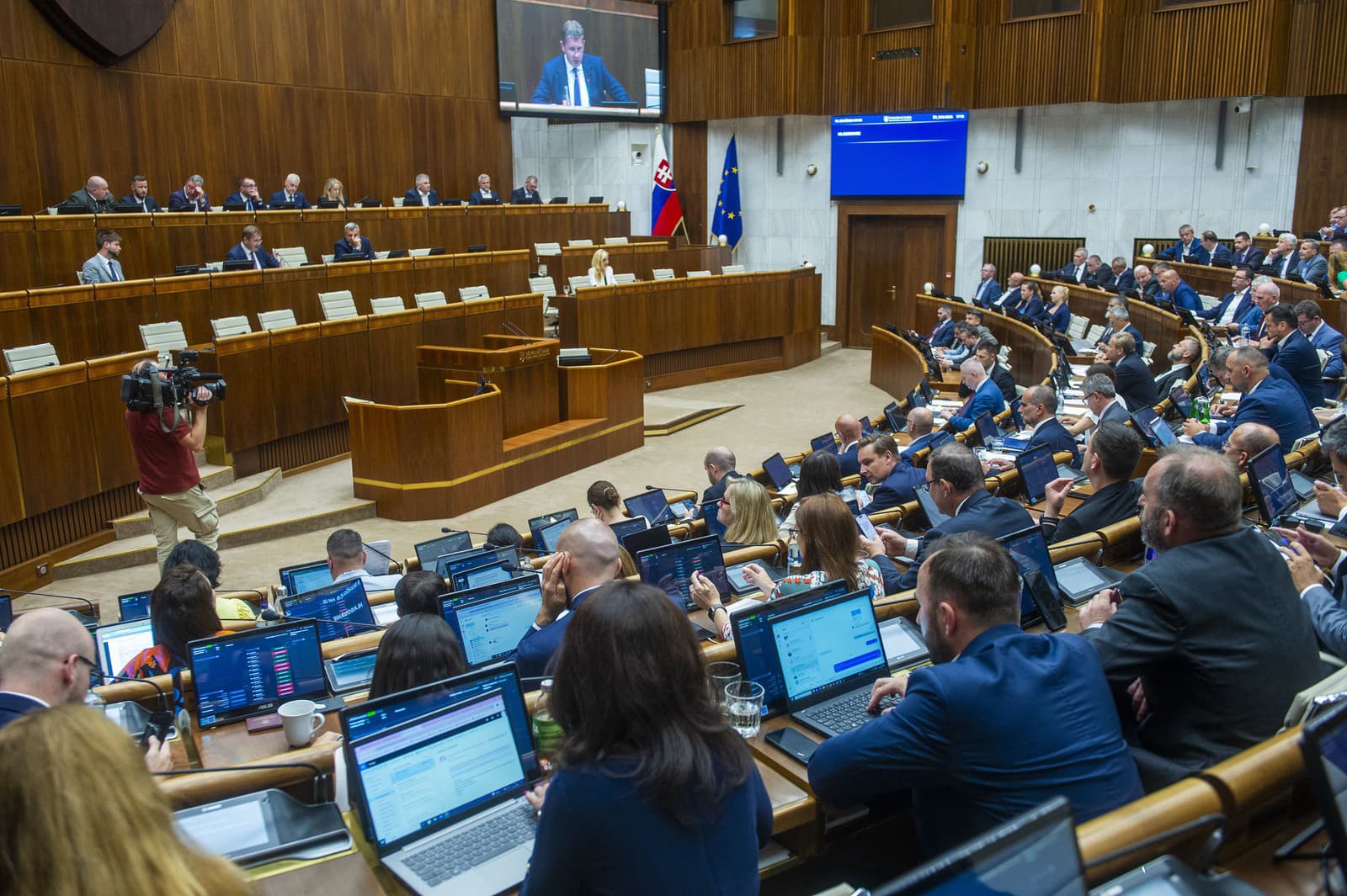 PRIESKUM po búrlivom politickom