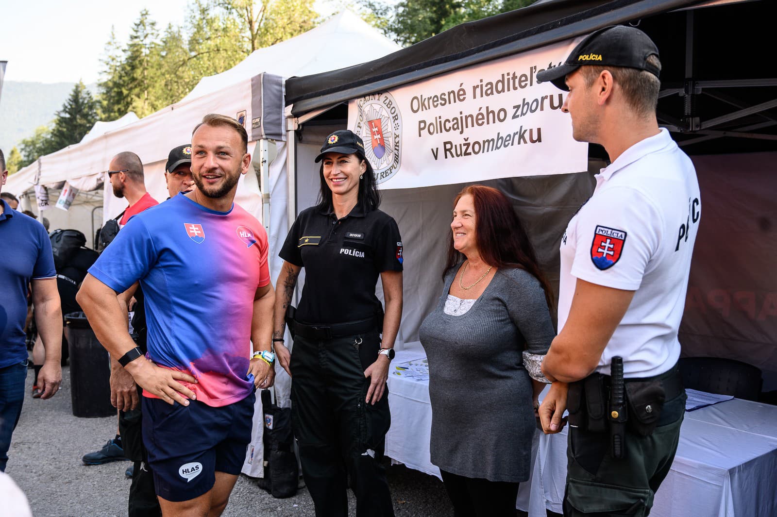 Minister vnútra Matúš Šutaj Eštok sa zúčastnil pretekov Spartan Race, príležitosť využili aj ako ponuku pre fyzicky zdatných ľudí do Policajného zboru SR