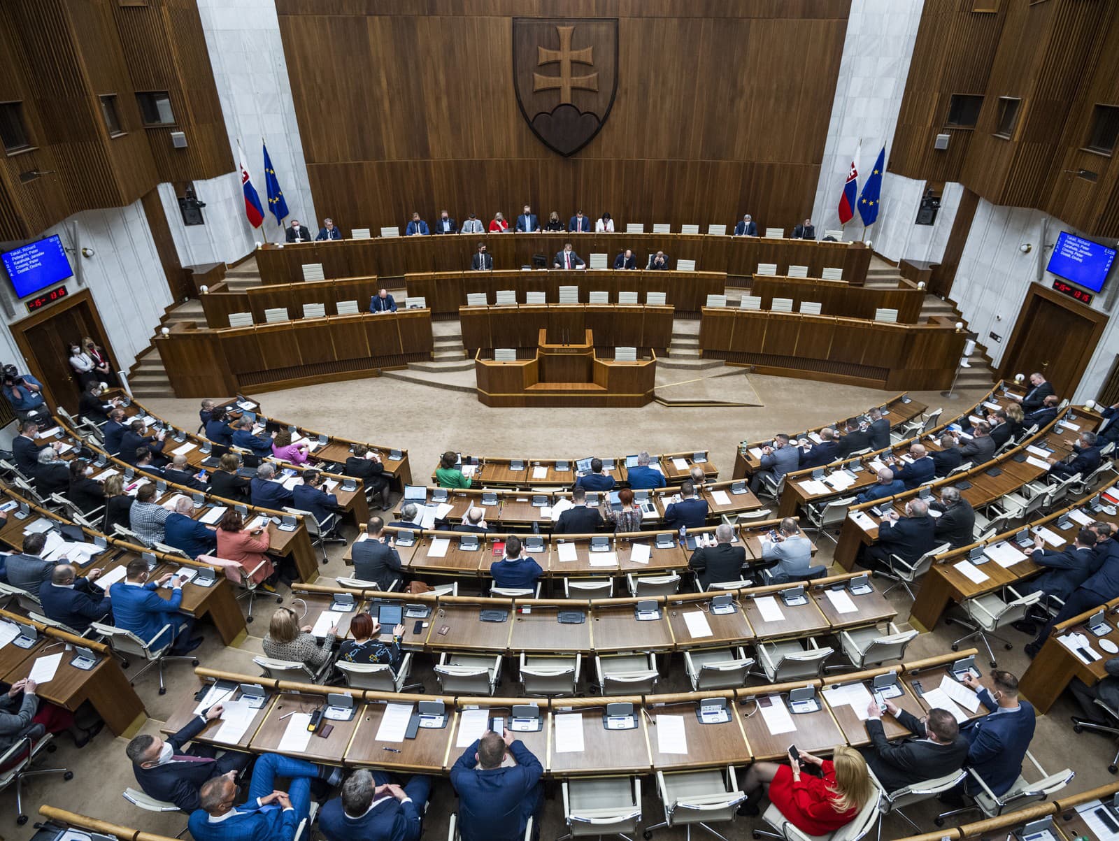 Na snímke rokovacia sála počas 60. schôdze Národnej rady SR. 