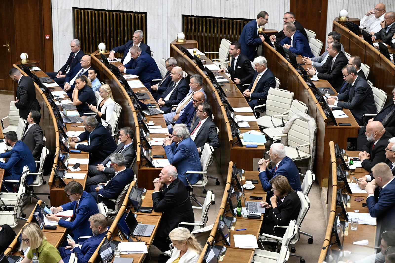 AKTUÁLNE Parlament odvolal Šimečku