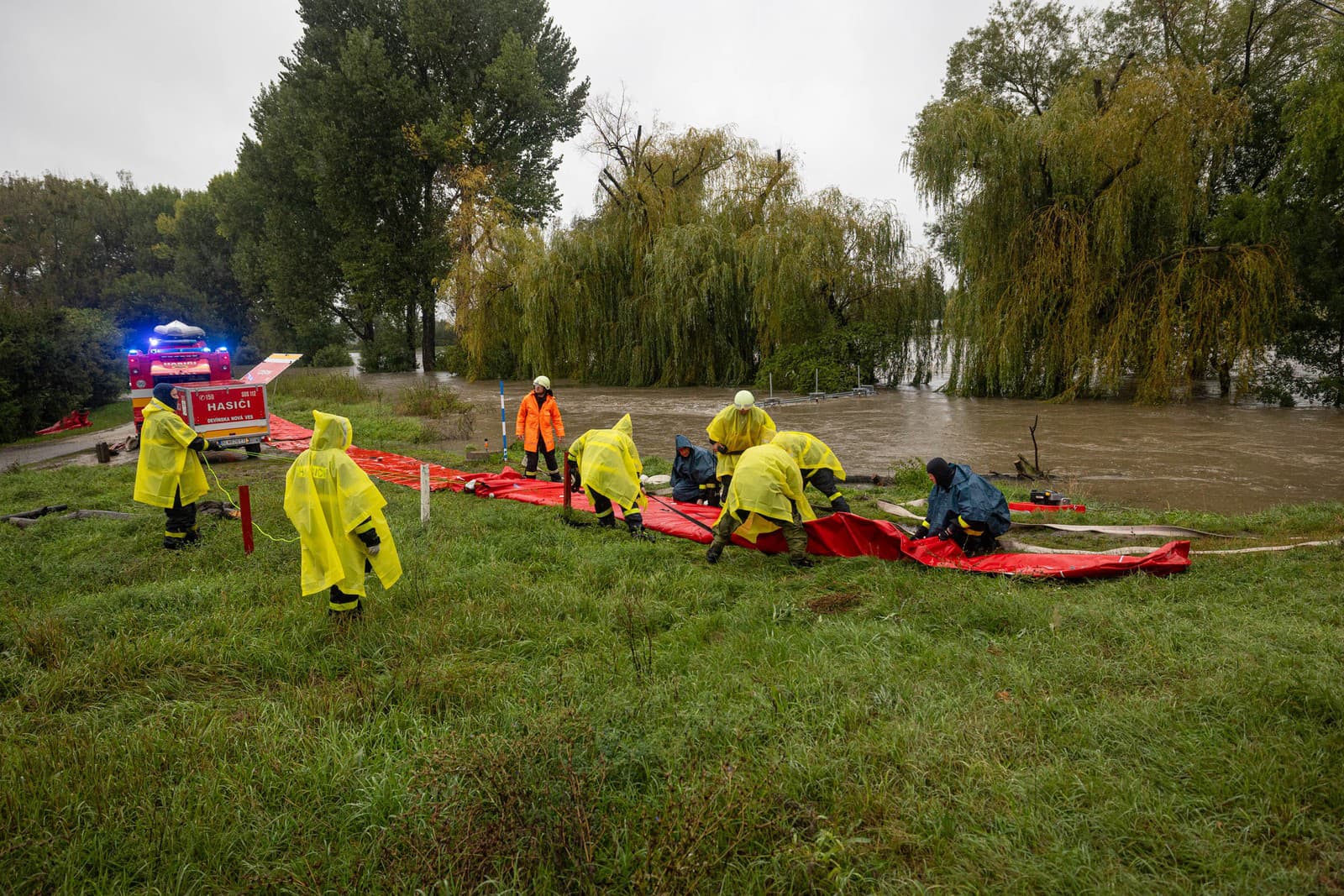 Situácia pri Devínskom jazere v bratislavskej mestskej časti Devínska Nová Ves