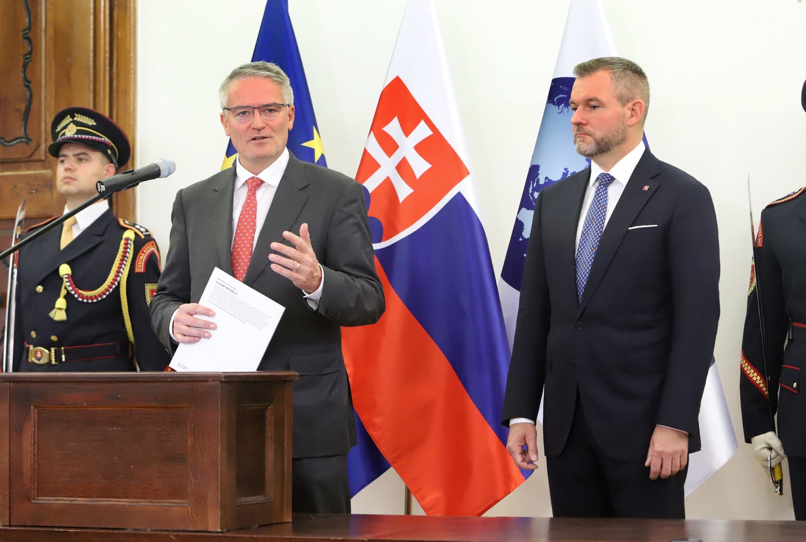 Generálny tajomník OECD Mathias Cormann a prezident SR Peter Pellegrini.