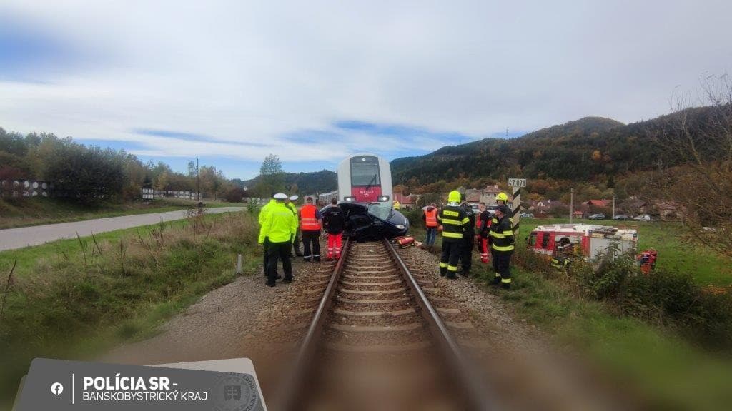 Zrážka vlaku s osobným autom