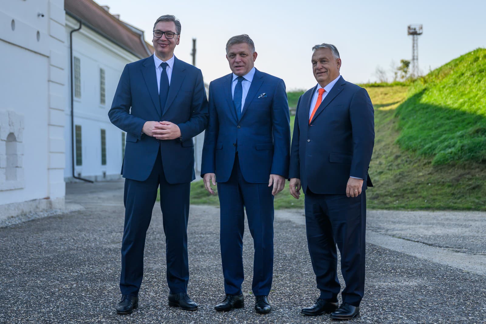 Prezident Srbska Aleksandar Vučič, predseda vlády SR Robert Fico a predseda vlády Maďarska Viktor Orbán